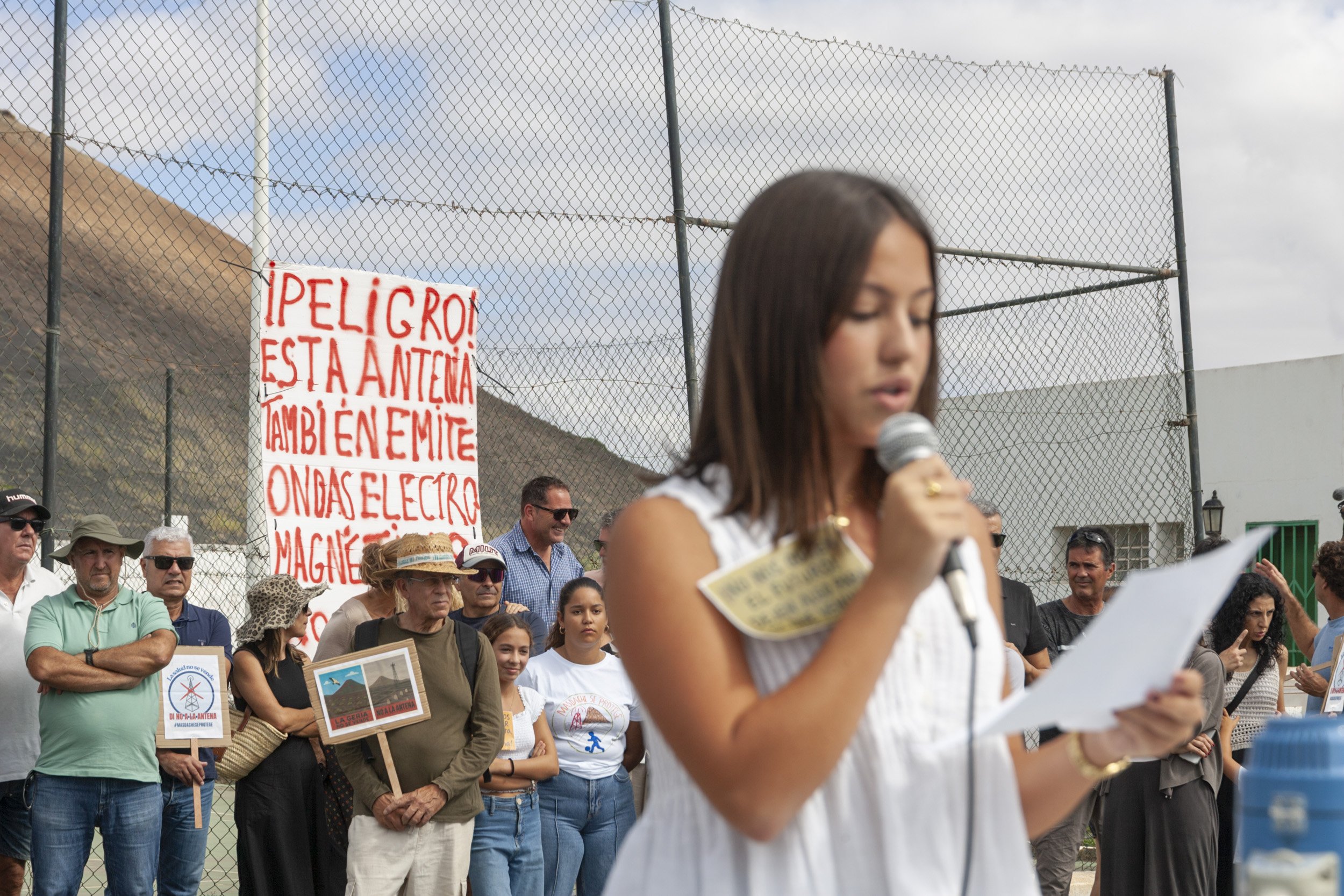 Manifestación en contra de la antena en Masdache (Fotos: Juan Mateos) Manifestación en contra de la antena en Masdache (Fotos: Juan Mateos)