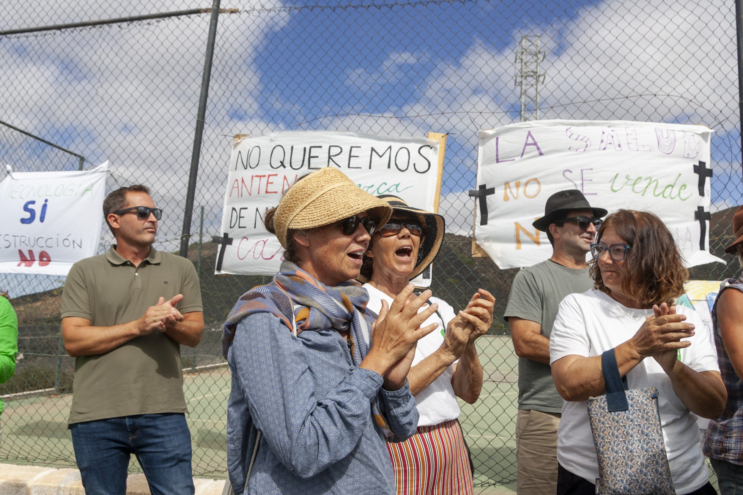 Manifestación en contra de la antena en Masdache (Fotos: Juan Mateos) Manifestación en contra de la antena en Masdache (Fotos: Juan Mateos)