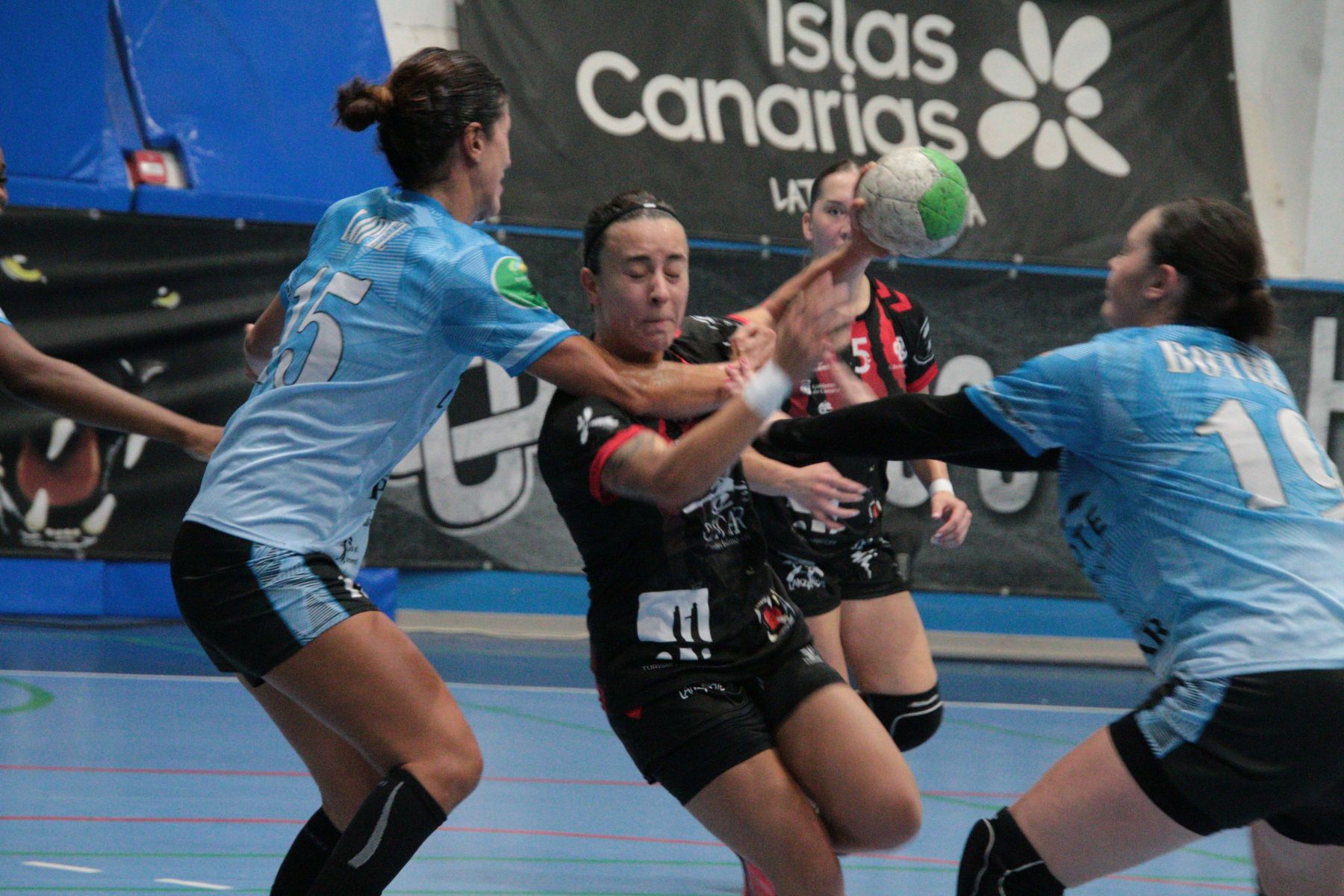 El Zonzamas Plus Car Lanzarote se impone en el derbi conejero y conquista Titerroy (21-24)