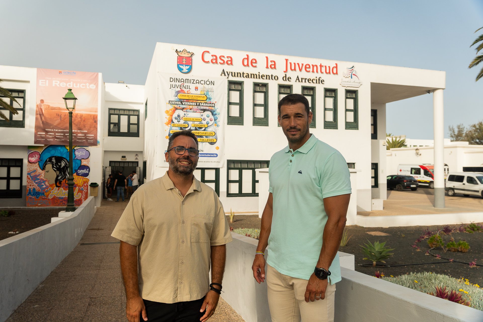 Echedey Eugenio y Rosmen Quevedo en la Casa de la Juventud.