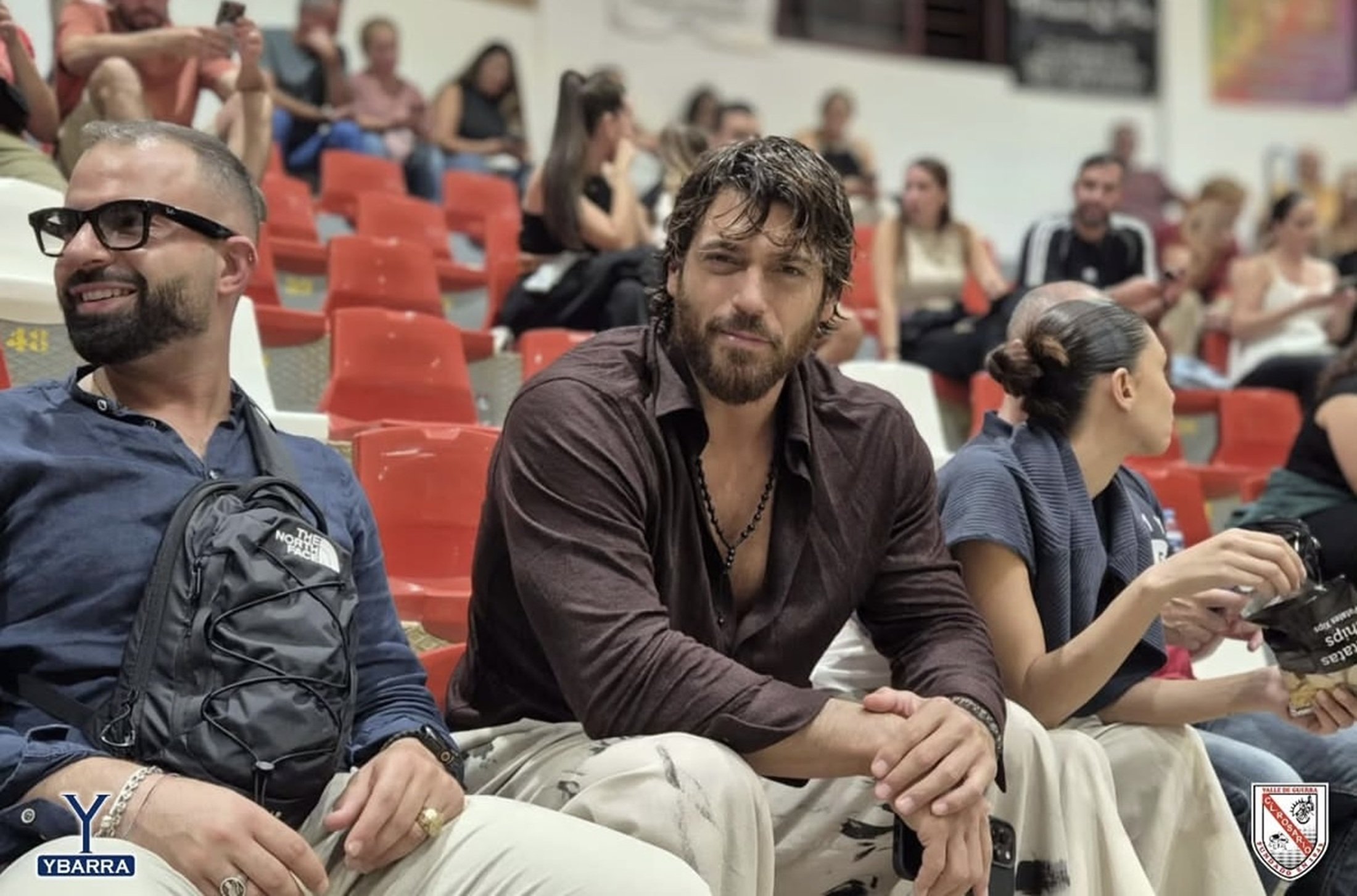 Can Yaman en su visita al encuentro de lucha canaria: Foto: C.L. Rosario Valle de Guerra Ybarra