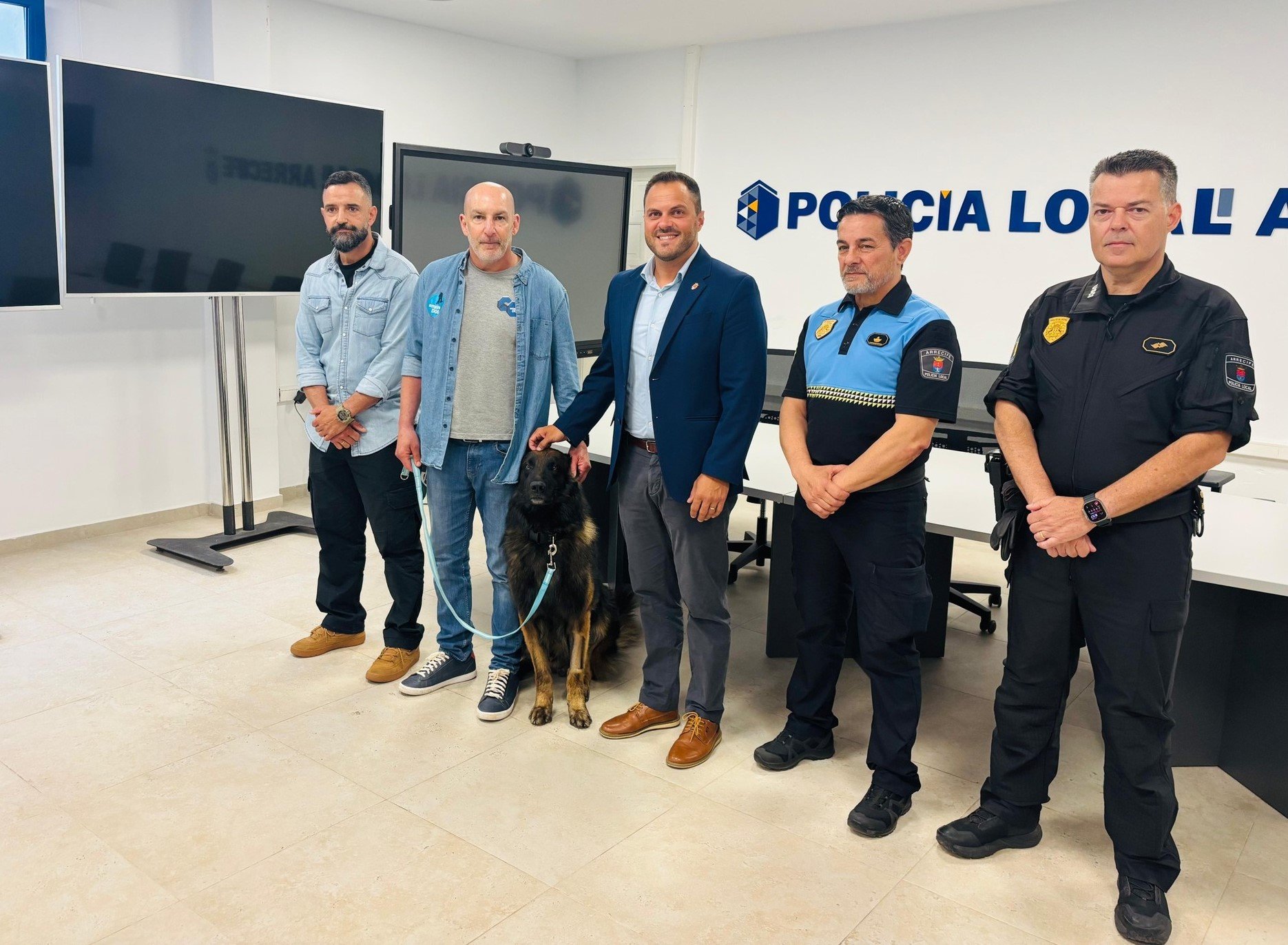 Momento de unos ejercicios de adiestramiento con un equipo especializado de la Policía Local.