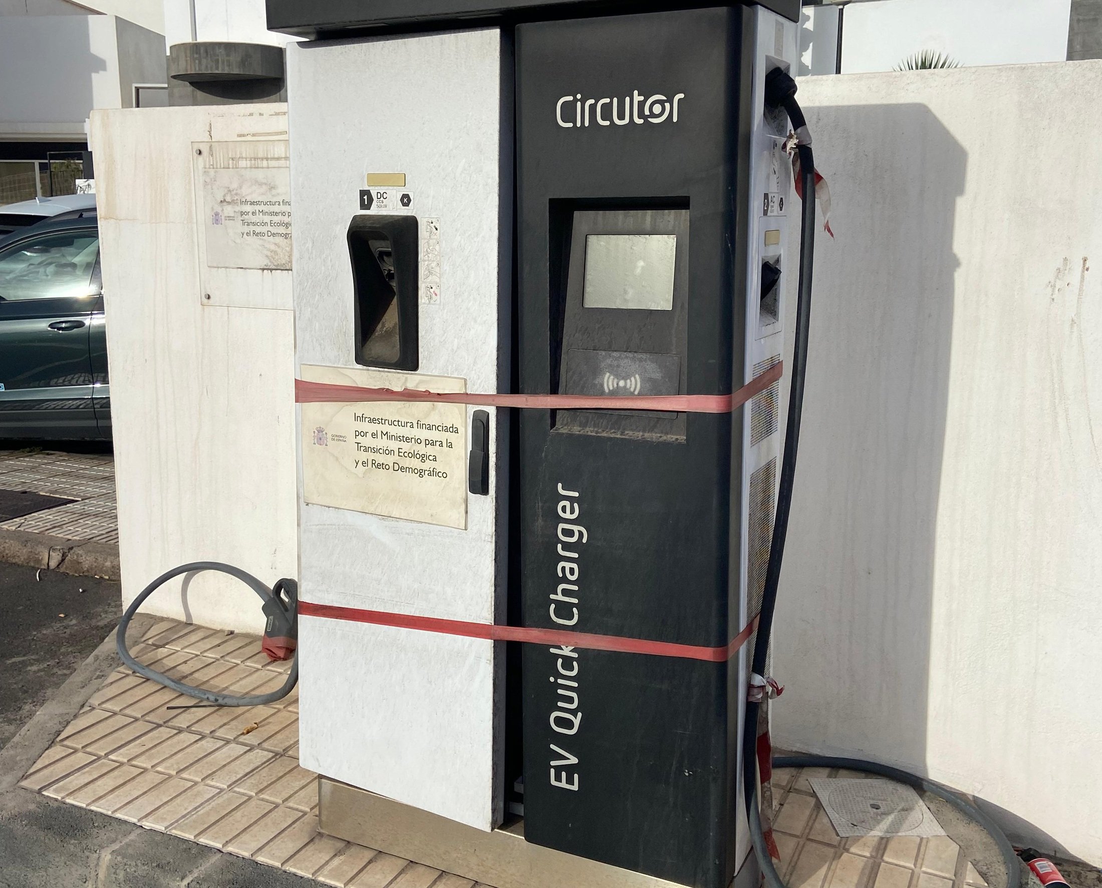 Cargador eléctrico inoperativo en Puerto del Carmen