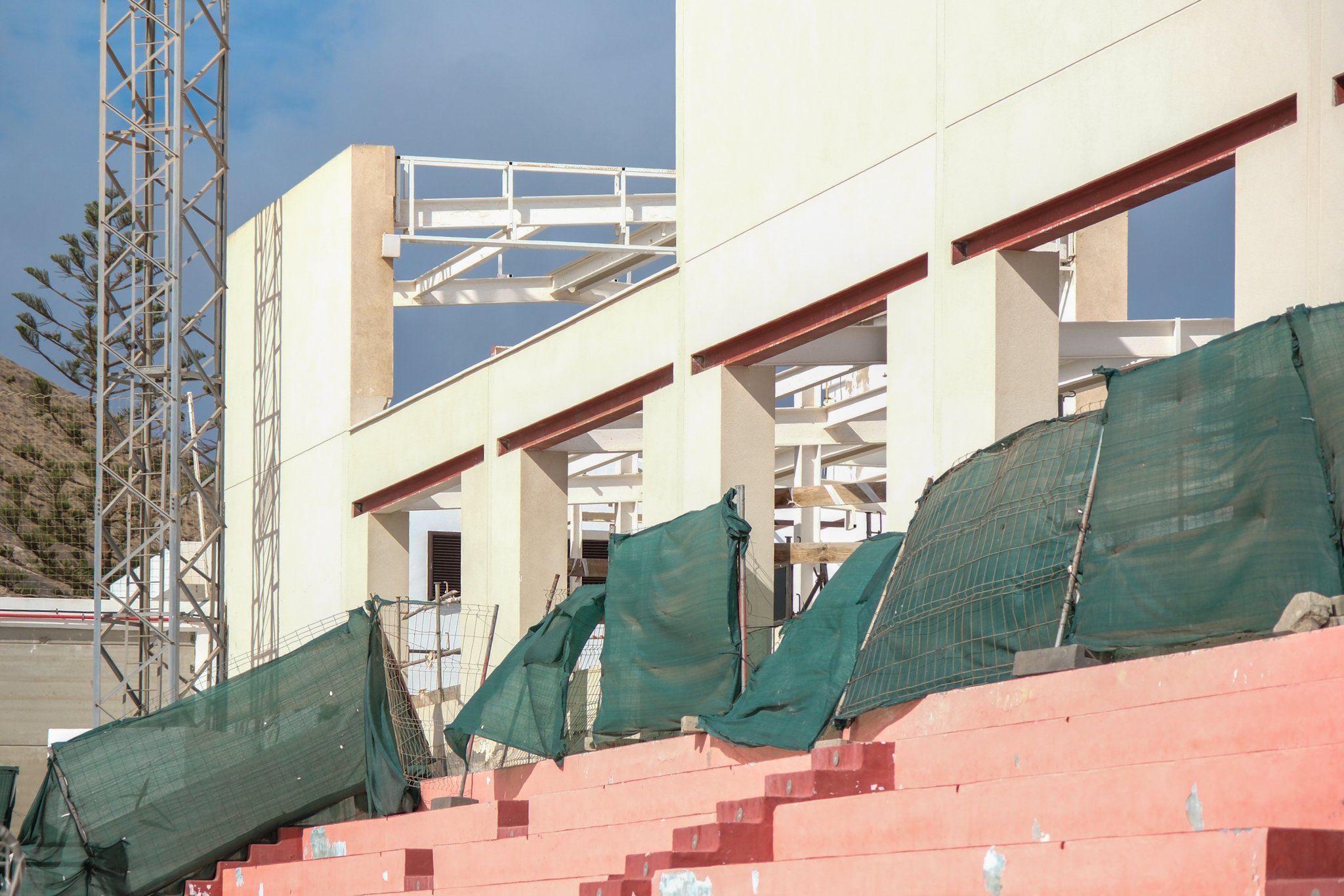 Obras paralizadas del gimnasio municipal de San Bartolomé. Foto: Ayuntamiento de San Bartolomé. 