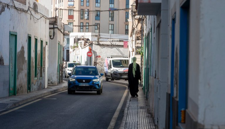 Aceras estrechas en Arrecife. Foto: Juan Mateos. Aceras estrechas en Arrecife. Foto: Juan Mateos.