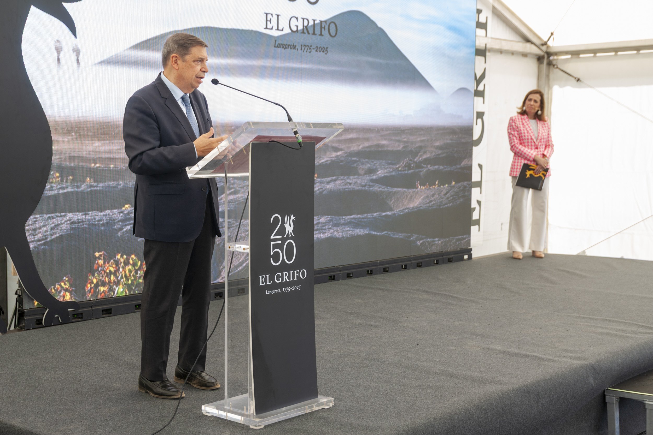 Ministro Luis Planas en el 250 aniversario de El Grifo Ministro Luis Planas en el 250 aniversario de El Grifo