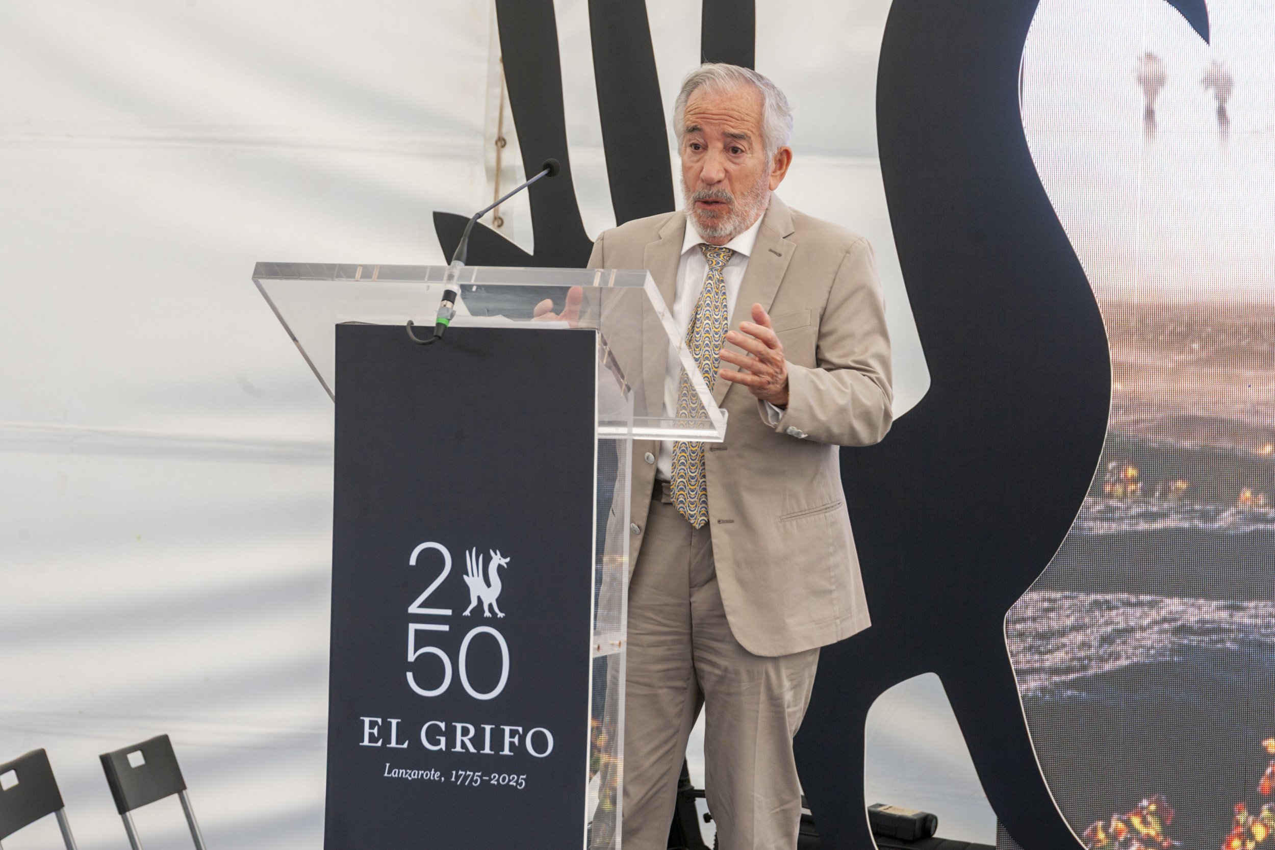 Ministro Luis Planas en el 250 aniversario de El Grifo Ministro Luis Planas en el 250 aniversario de El Grifo