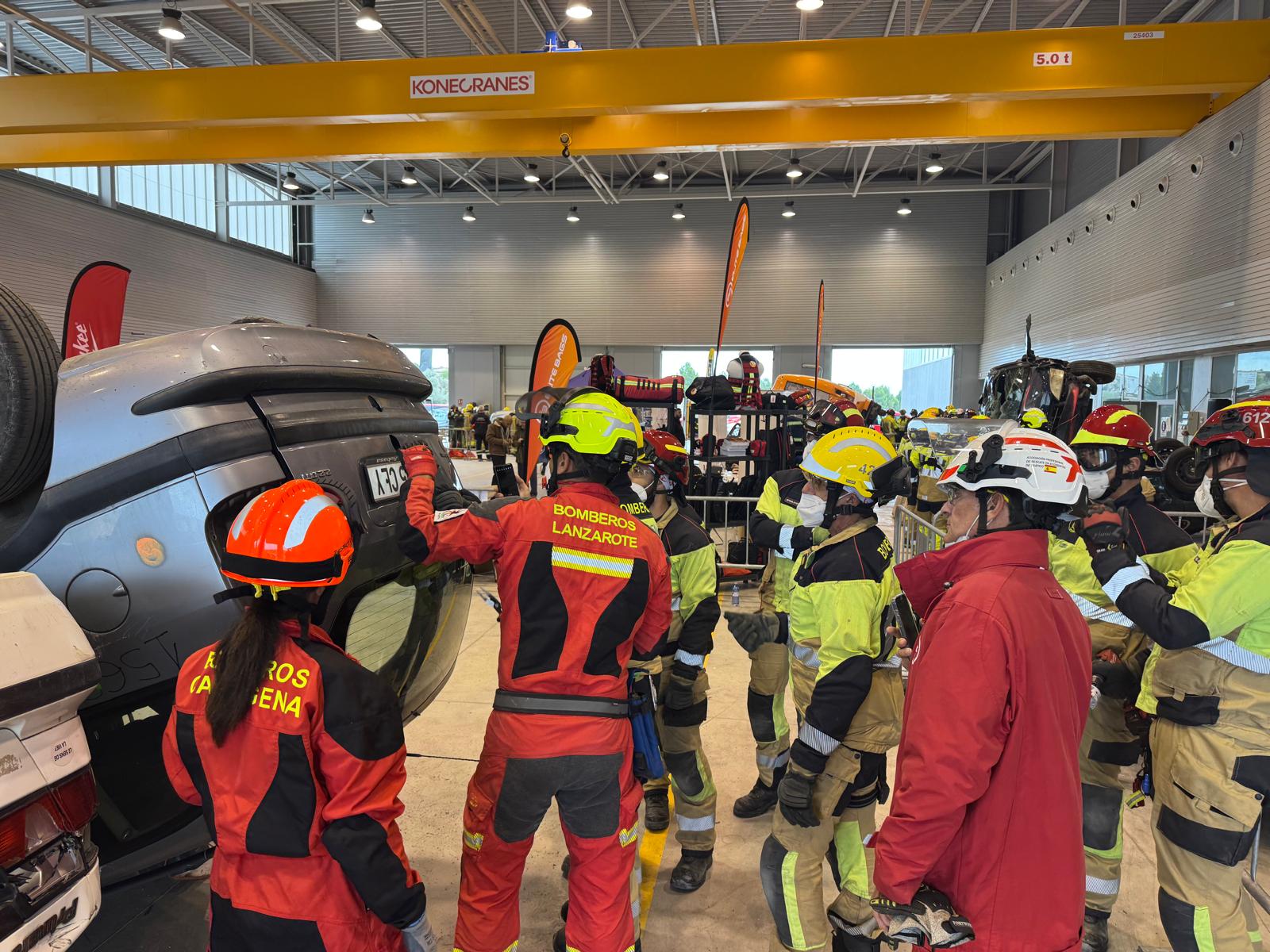 Bomberos en la APRAT Rescue 2025