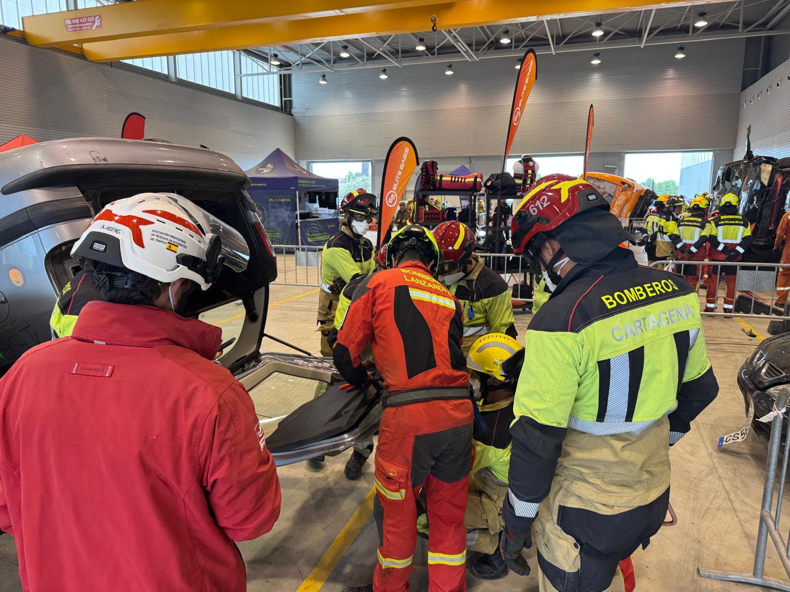 Bomberos en la APRAT Rescue 2025