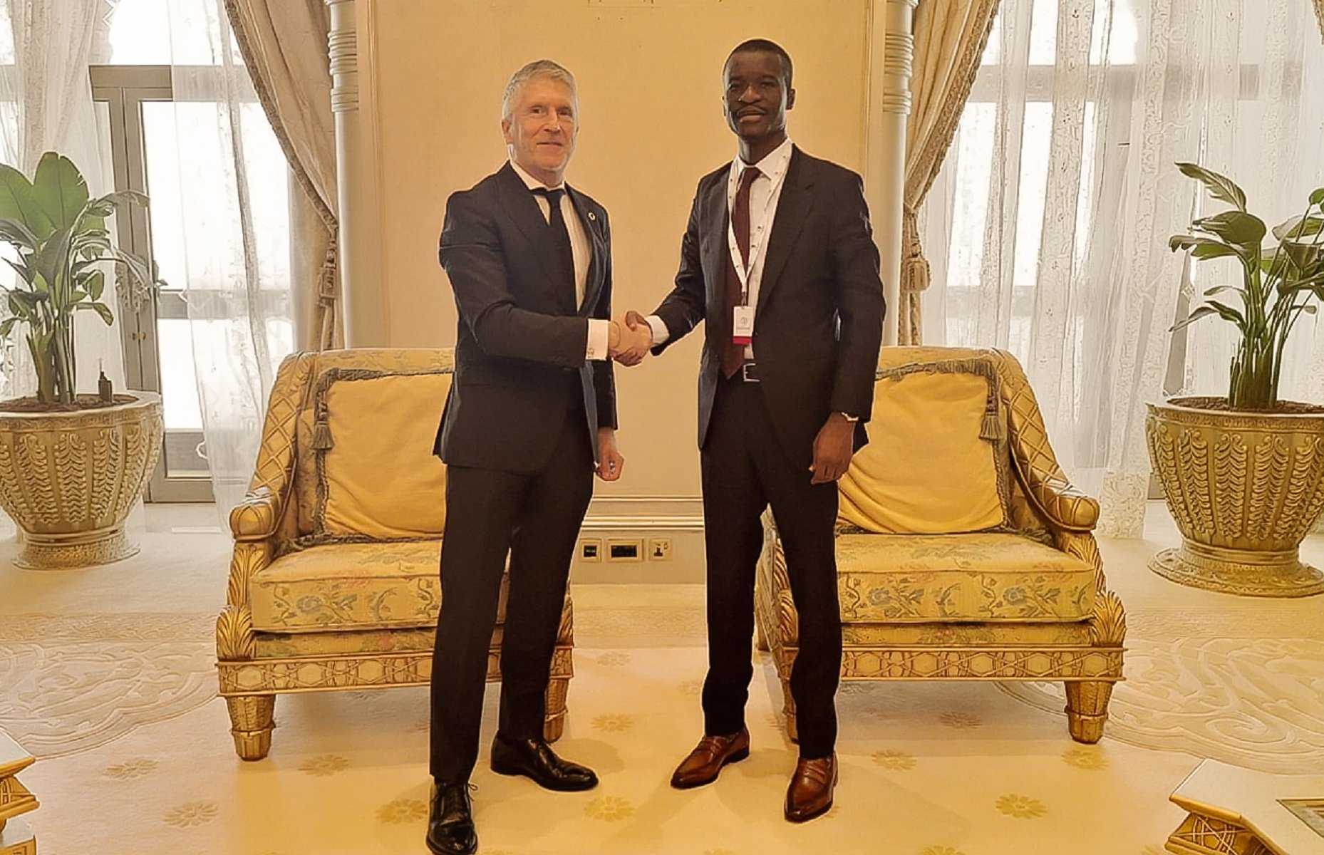 El Ministro español del Interior Grande Marlaska junto con su homólogo senegalés.