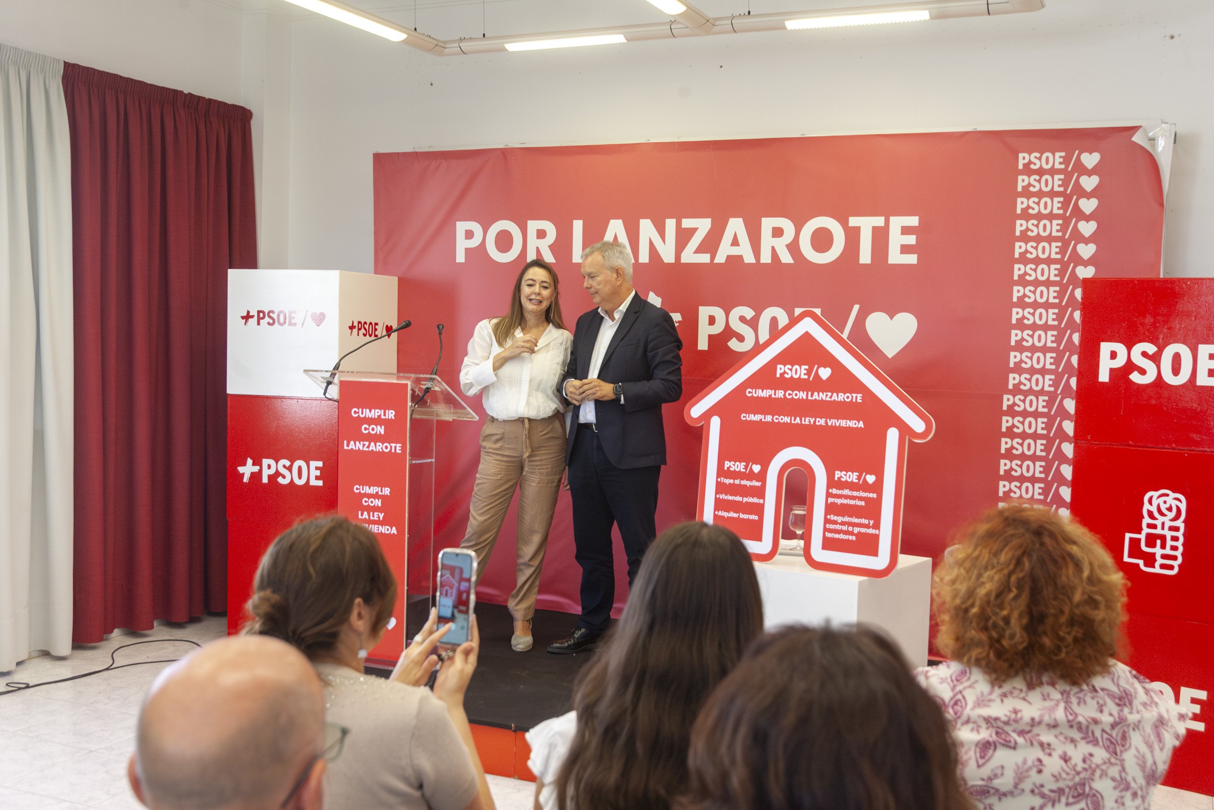 Rueda de prensa del PSOE en Lanzarote. Foto: Juan Mateos Rueda de prensa del PSOE en Lanzarote. Foto: Juan Mateos