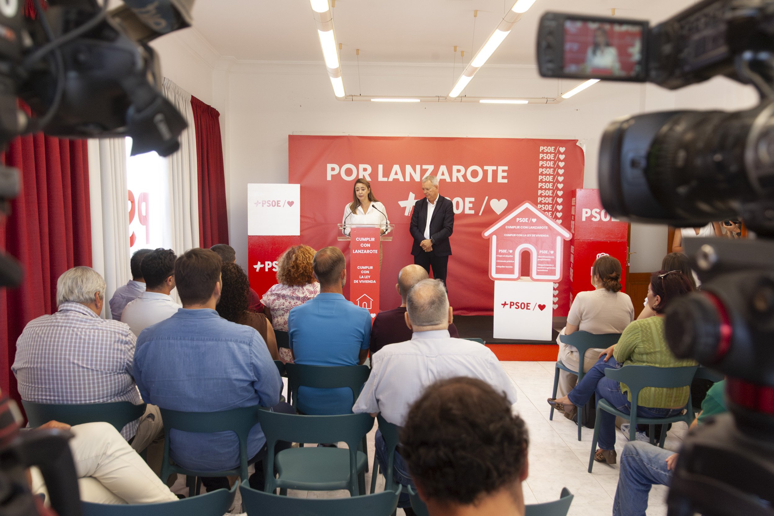 Rueda de prensa del PSOE en Lanzarote. Foto: Juan Mateos Rueda de prensa del PSOE en Lanzarote. Foto: Juan Mateos