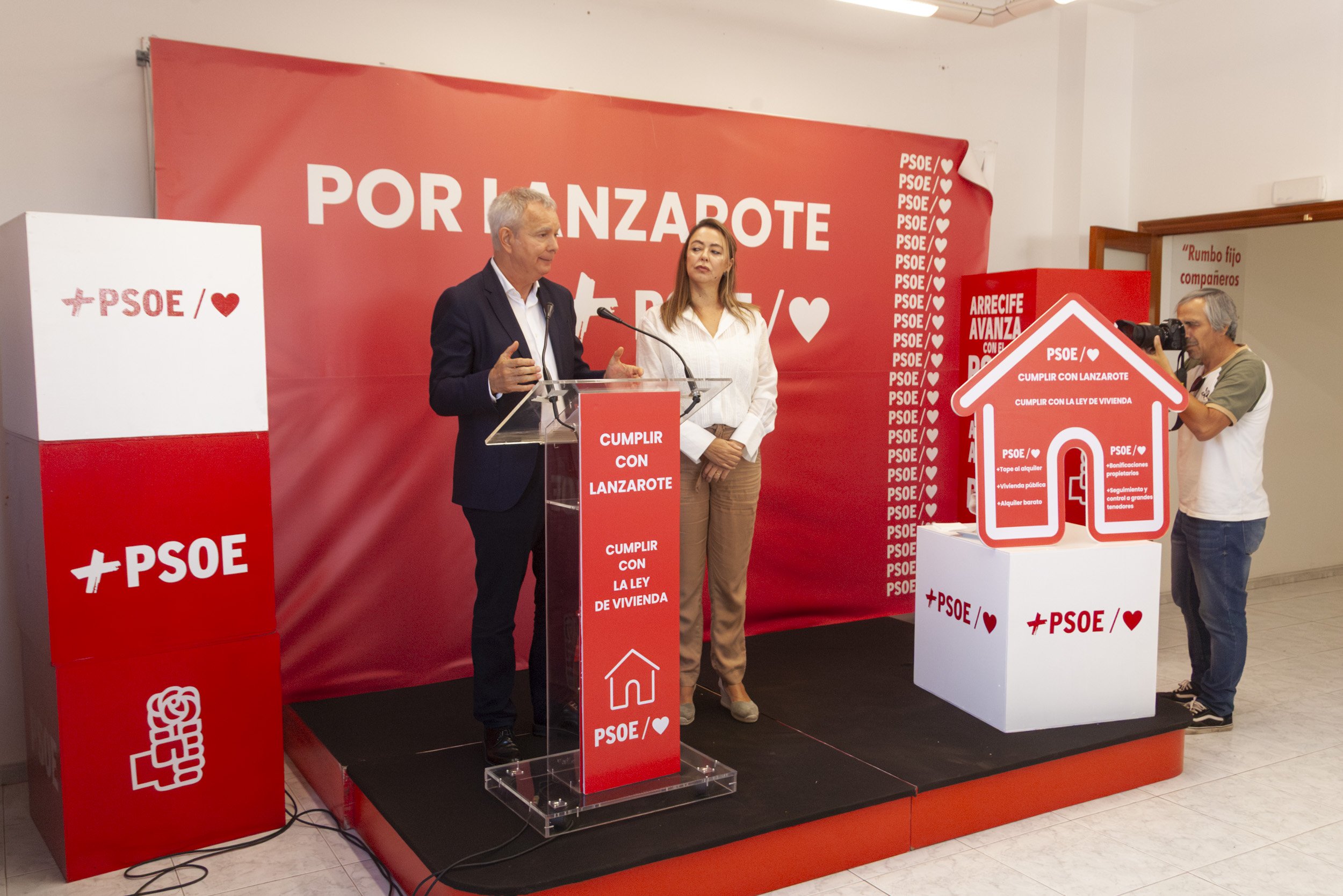 Rueda de prensa del PSOE en Lanzarote. Foto: Juan Mateos Rueda de prensa del PSOE en Lanzarote. Foto: Juan Mateos