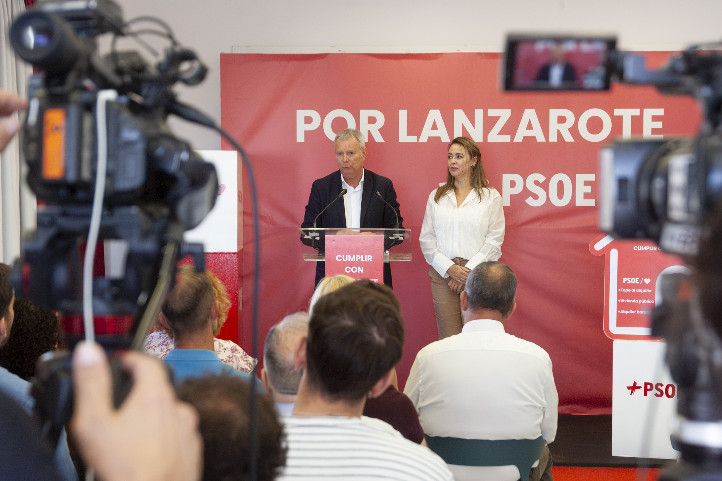 Rueda de prensa del PSOE en Lanzarote. Foto: Juan Mateos Rueda de prensa del PSOE en Lanzarote. Foto: Juan Mateos
