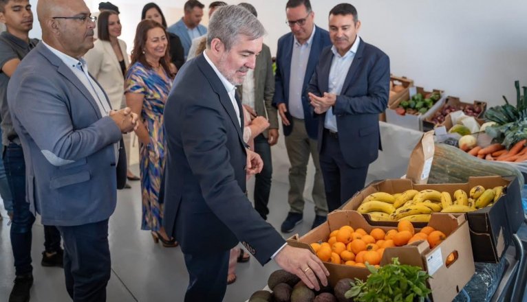 Clavijo's visit to the Capellanía dining hall, Lanzarote's first center in Ecocomedores Clavijo's visit to the Capellanía dining hall, Lanzarote's first center in Ecocomedores