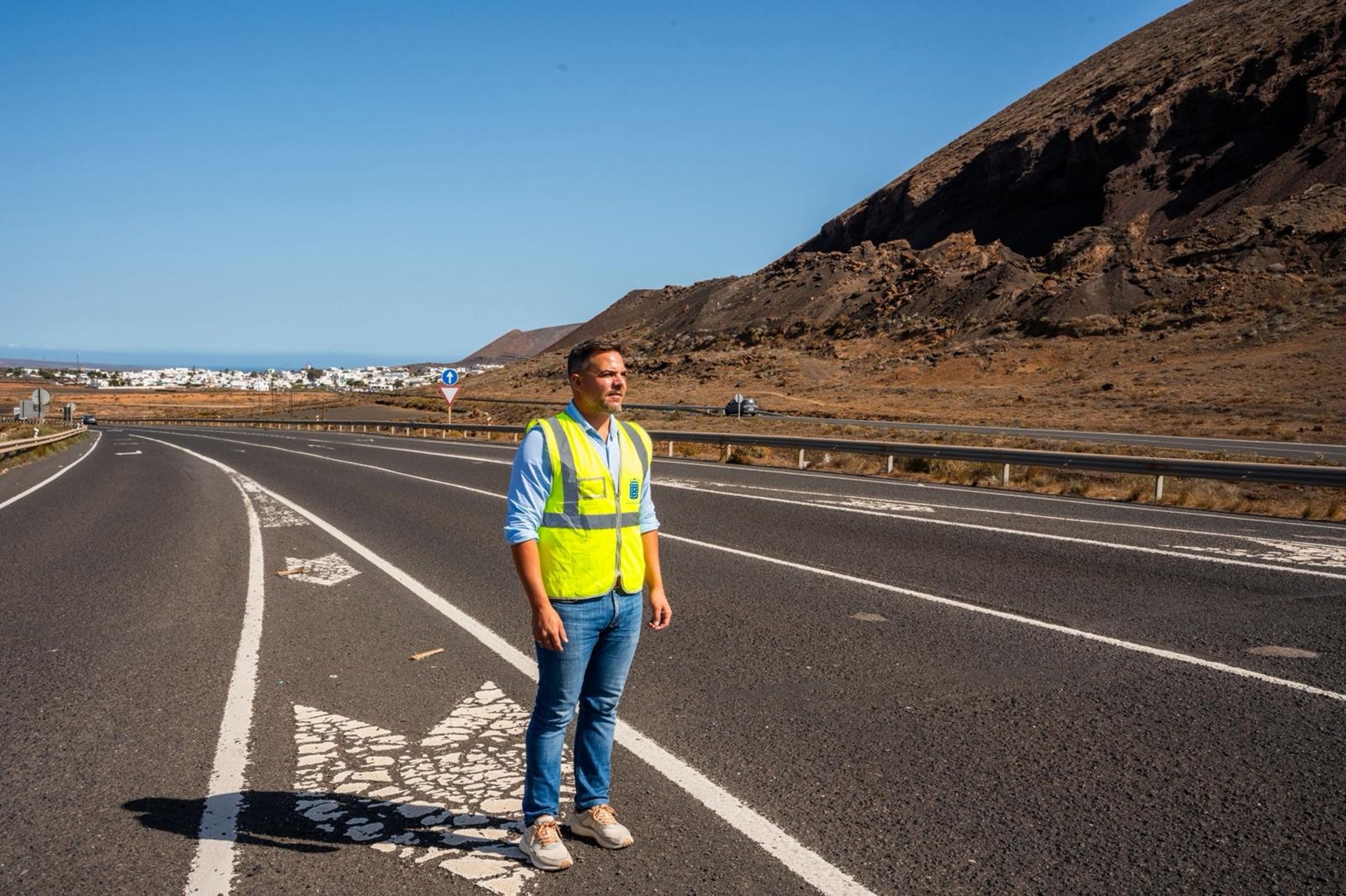 Jacobo Medina, consejero de Obras Públicas del Cabildo, en la LZ-1