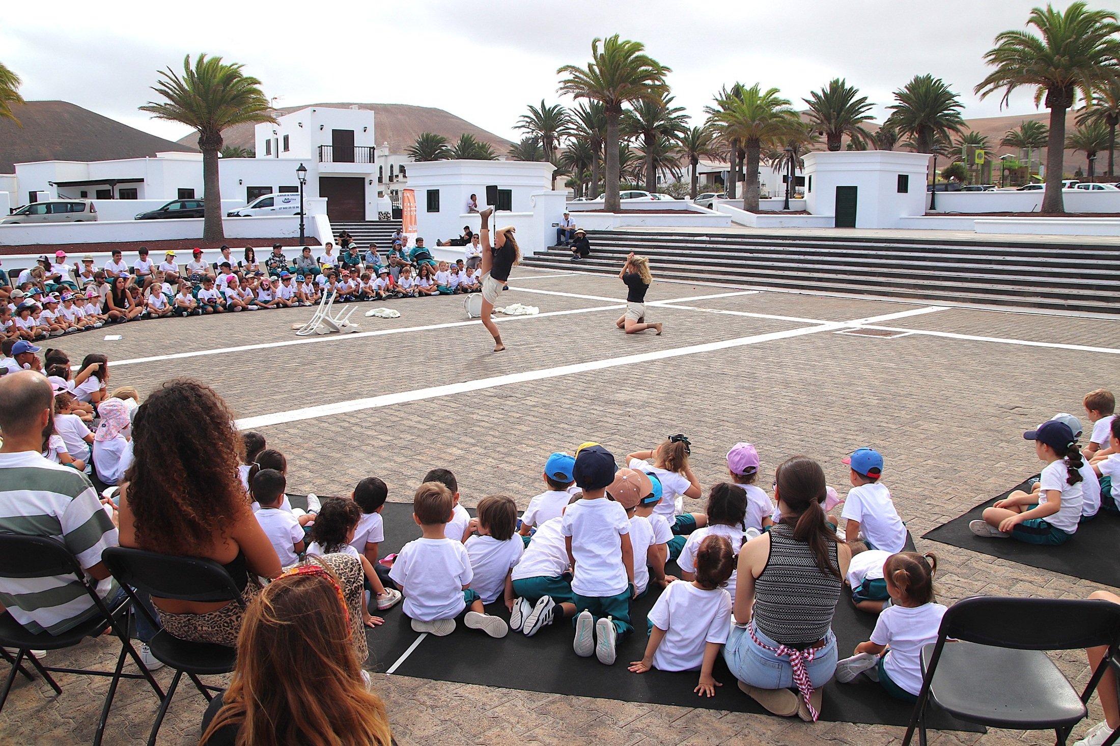 Escolares disfrutando de la danza