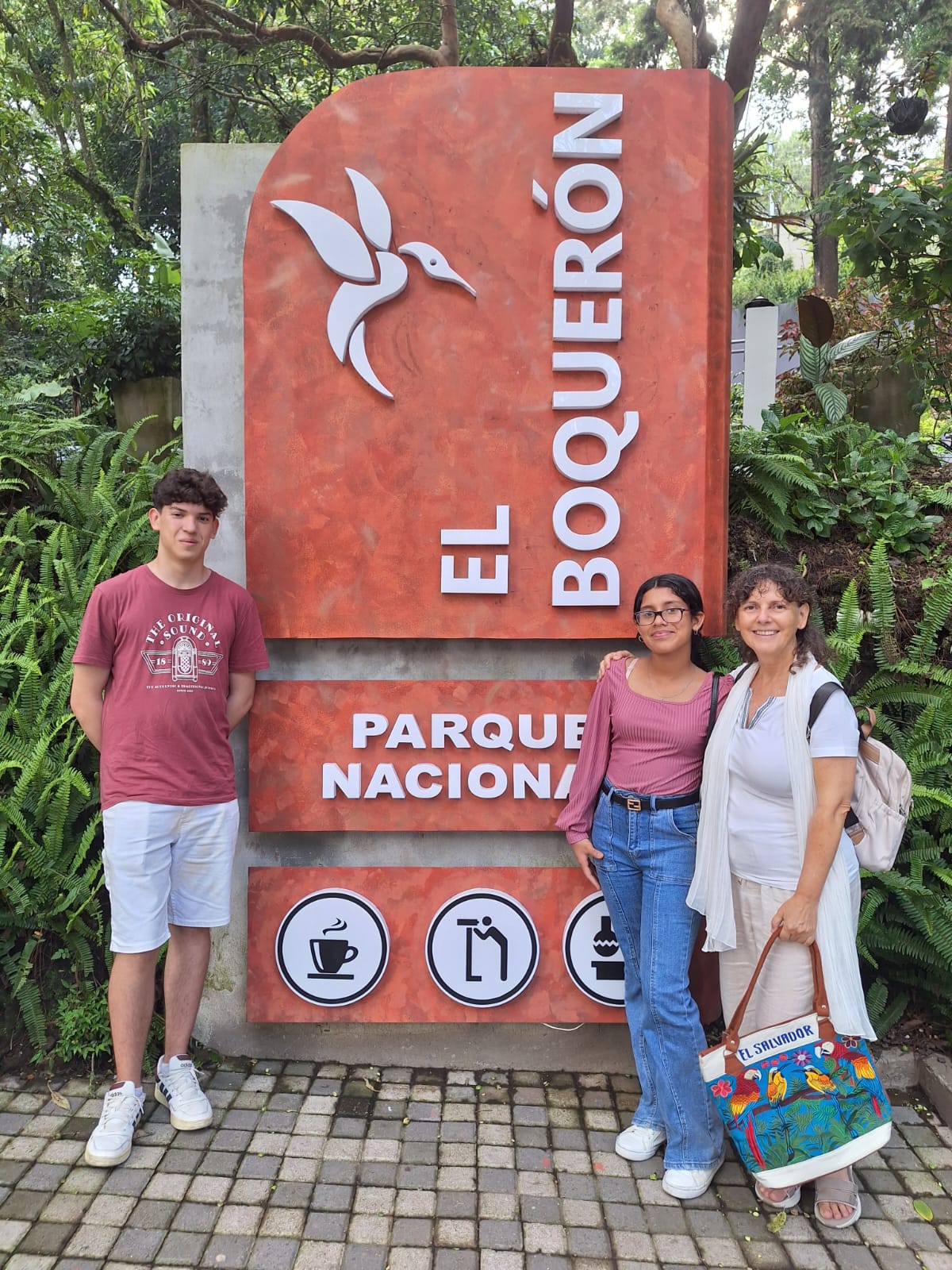 Viaje a El Salvador de Yeray Medeiros representando al Conservatorio Insular de Música de Lanzarote Viaje a El Salvador de Yeray Medeiros representando al Conservatorio Insular de Música de Lanzarote