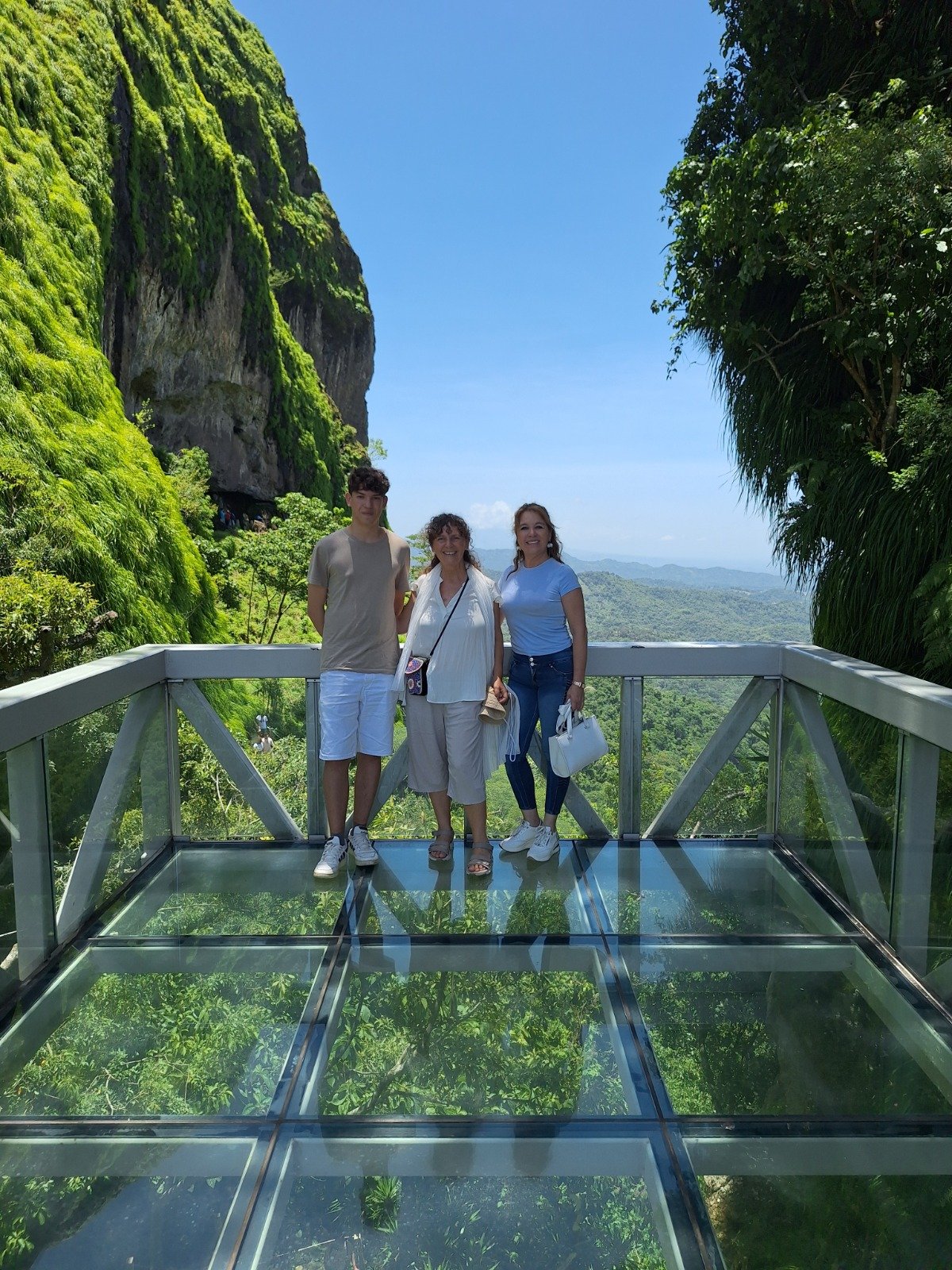 Viaje a El Salvador de Yeray Medeiros representando al Conservatorio Insular de Música de Lanzarote Viaje a El Salvador de Yeray Medeiros representando al Conservatorio Insular de Música de Lanzarote