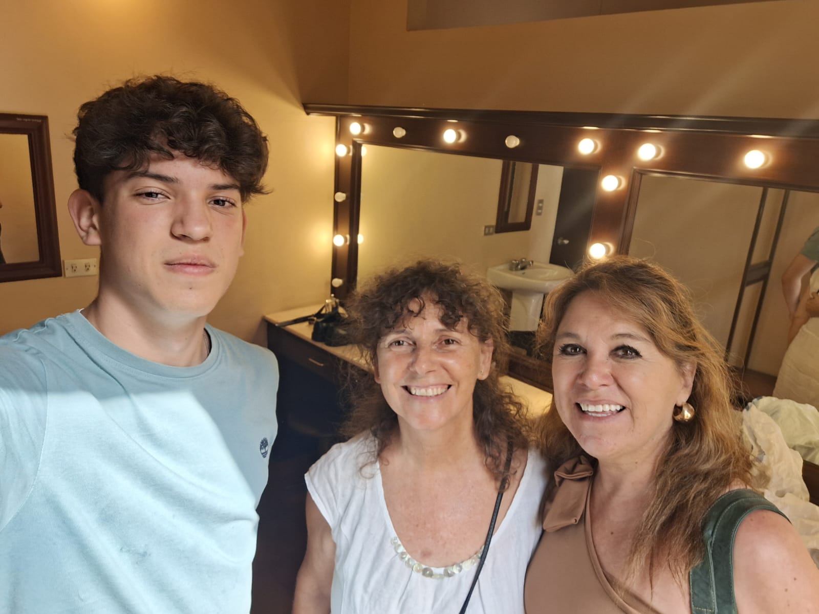 Viaje a El Salvador de Yeray Medeiros representando al Conservatorio Insular de Música de Lanzarote Viaje a El Salvador de Yeray Medeiros representando al Conservatorio Insular de Música de Lanzarote