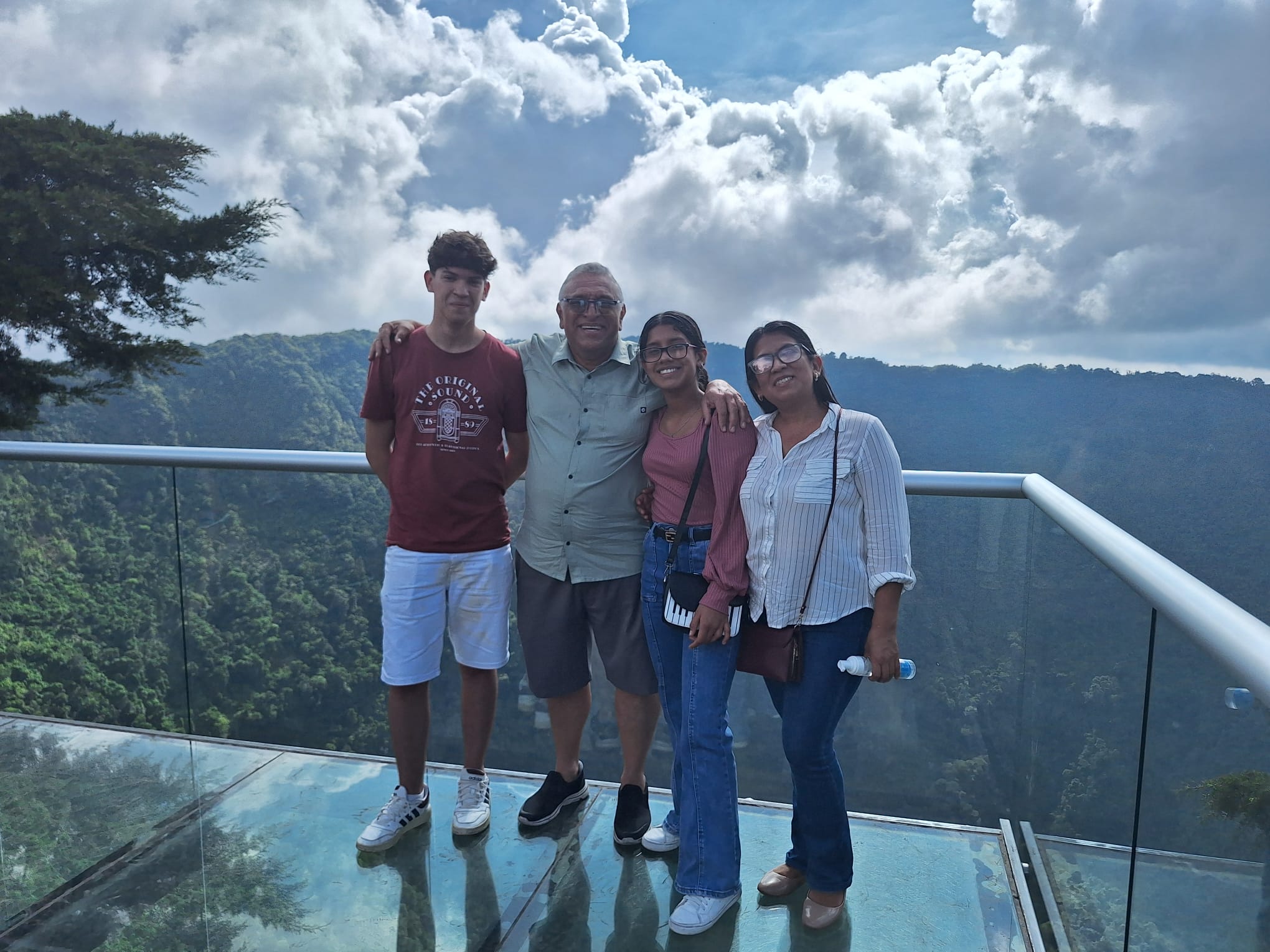 Viaje a El Salvador de Yeray Medeiros representando al Conservatorio Insular de Música de Lanzarote Viaje a El Salvador de Yeray Medeiros representando al Conservatorio Insular de Música de Lanzarote
