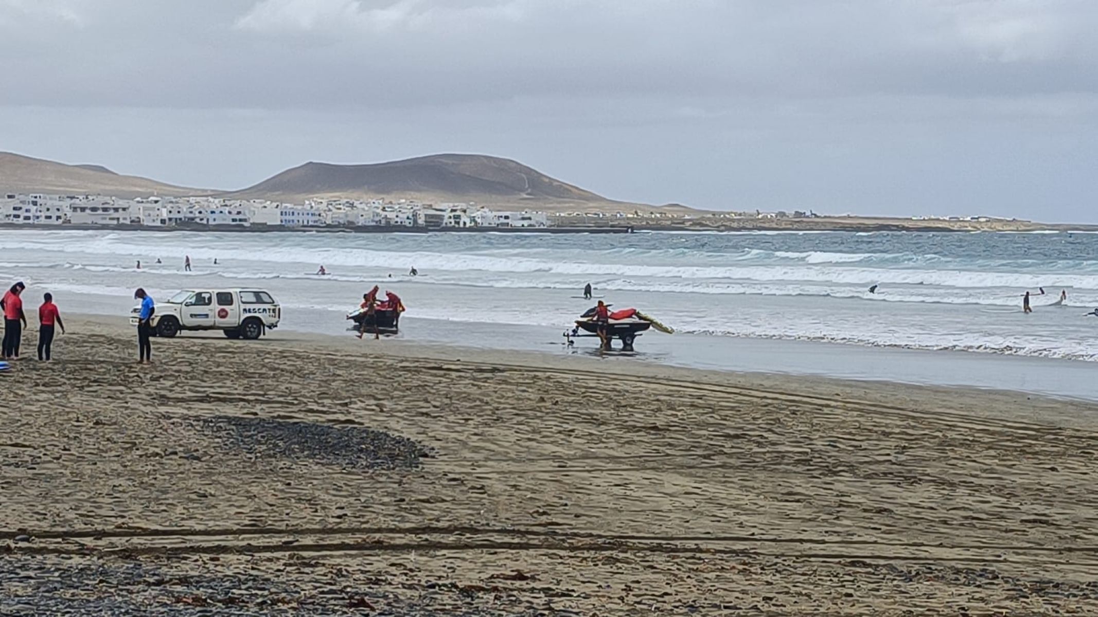 Rescate en la playa de Famara
