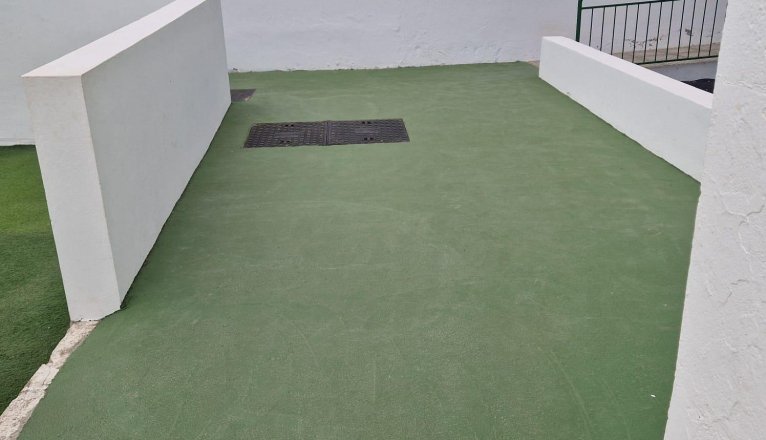 Rampa para entrar a las instalaciones. 