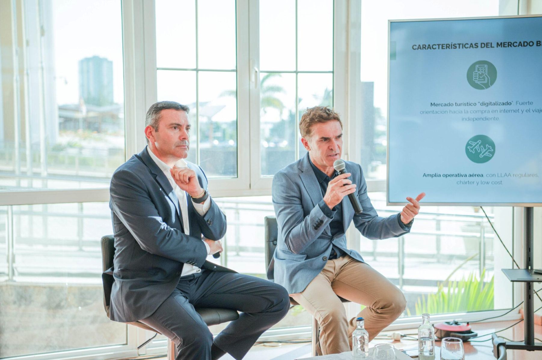 OSWALDO BETANCORT Y HECTOR FERNANDEZ TURISMO LANZAROTE 2048x1363 OSWALDO BETANCORT Y HECTOR FERNANDEZ TURISMO LANZAROTE 2048x1363