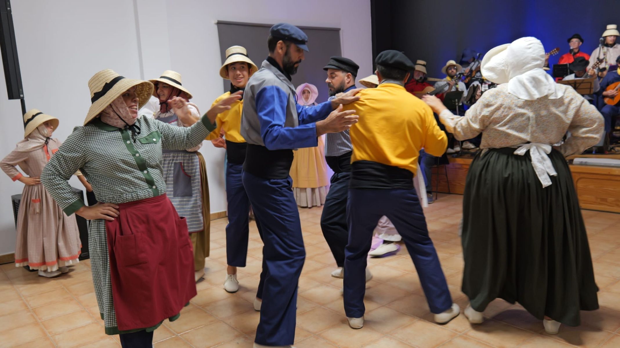 “Sones de Mar” ilumina la clausura artística de la Parranda Marinera de Buches