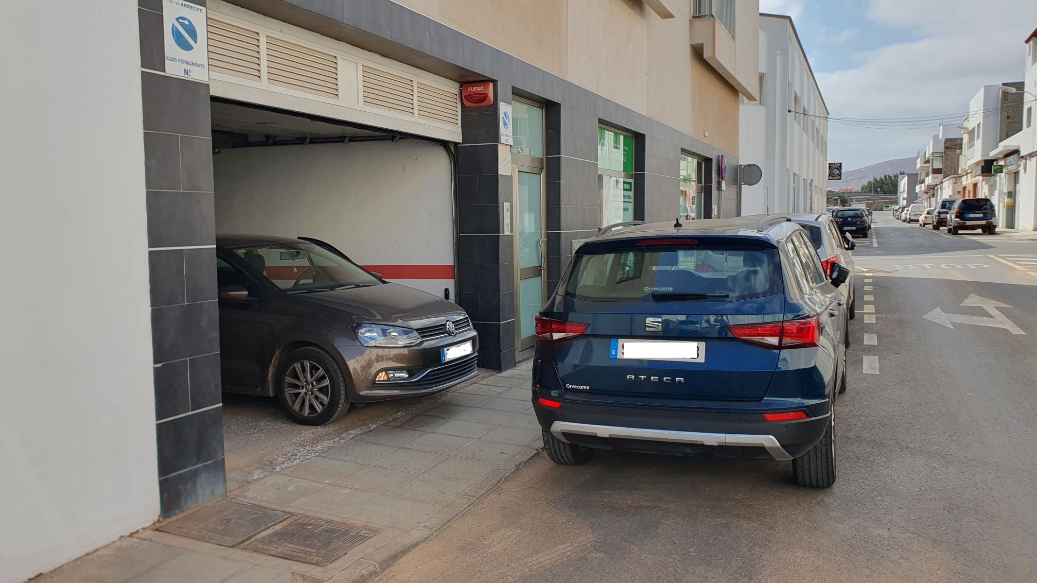 Un año sin señalización del vado: vecinos de Arrecife denuncian bloqueo del garaje