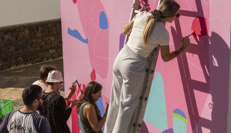 Mural de la conmemoración de los '50 años en libertad de España' Mural de la conmemoración de los '50 años en libertad de España'