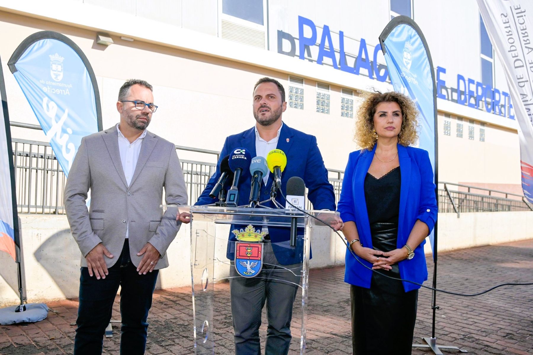 El alcalde de Arrecife, Yonathan de León, anuncia la reapertura oficial del Pabellón de Argana en un acto oficial este jueves 20 de noviembre