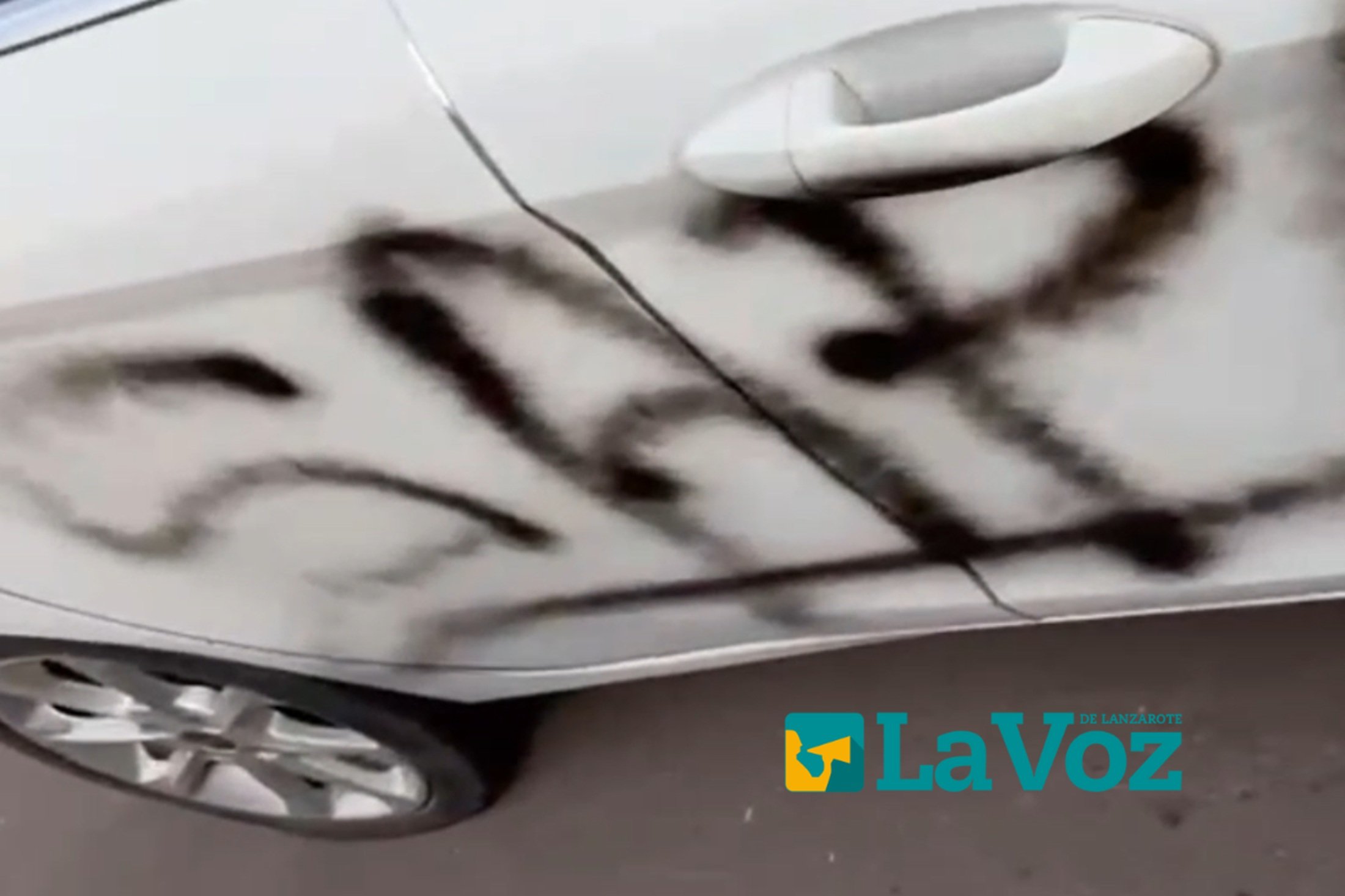 Imagen del coche vandalizado