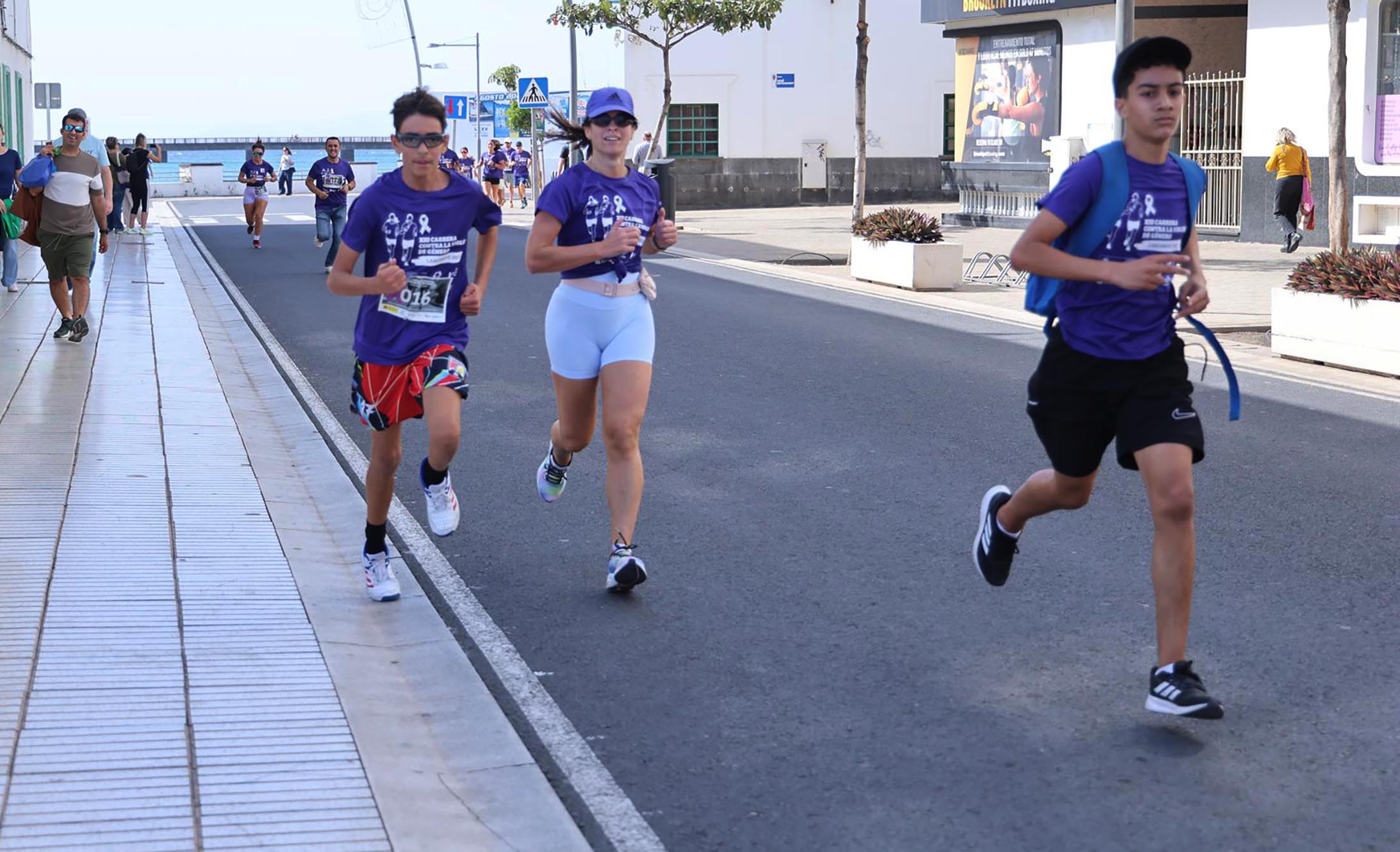 XIII Carrera Contra la Violencia de Género en Arrecife. Foto: La Voz XIII Carrera Contra la Violencia de Género en Arrecife. Foto: La Voz