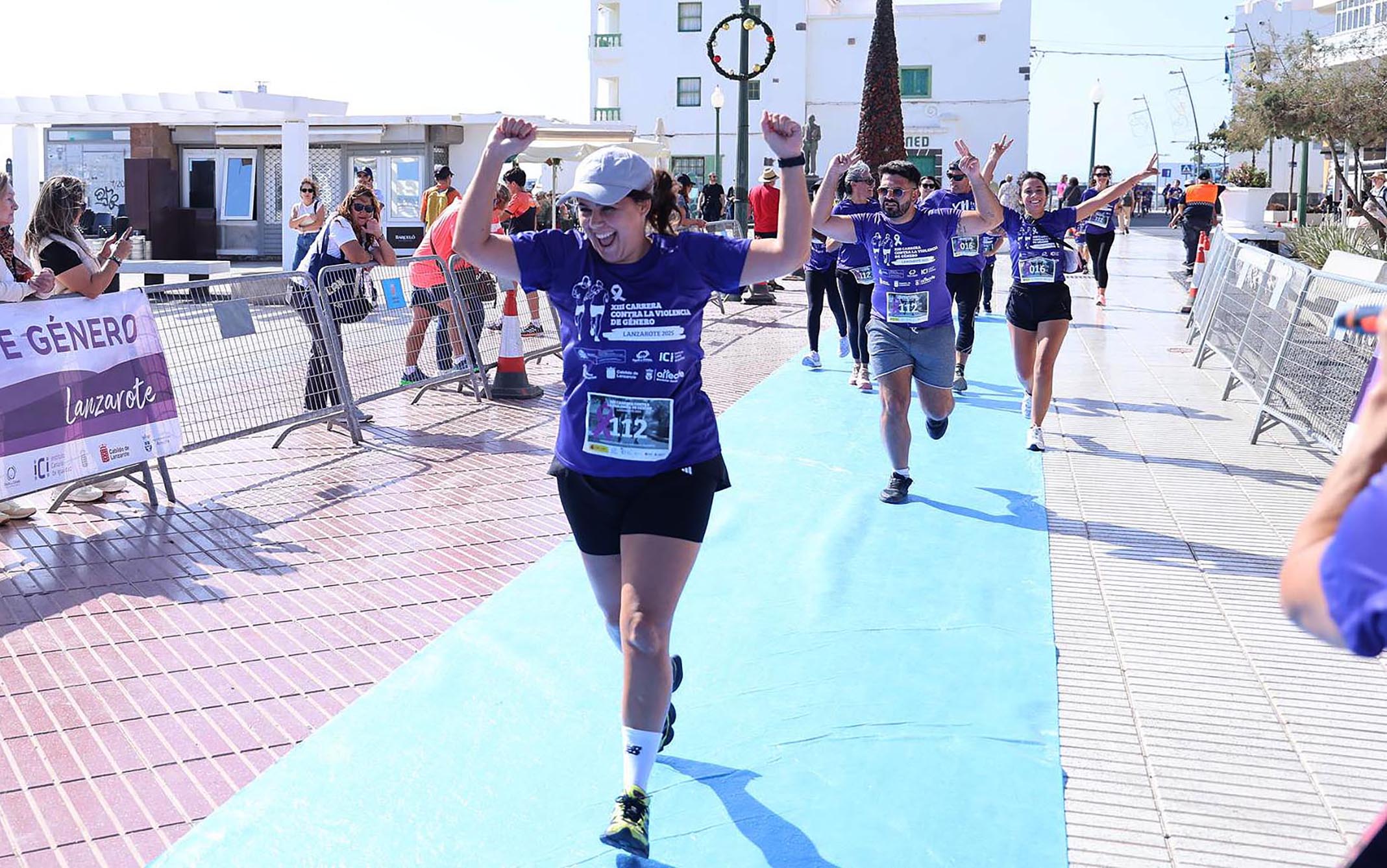XIII Carrera Contra la Violencia de Género en Arrecife. Foto: La Voz XIII Carrera Contra la Violencia de Género en Arrecife. Foto: La Voz