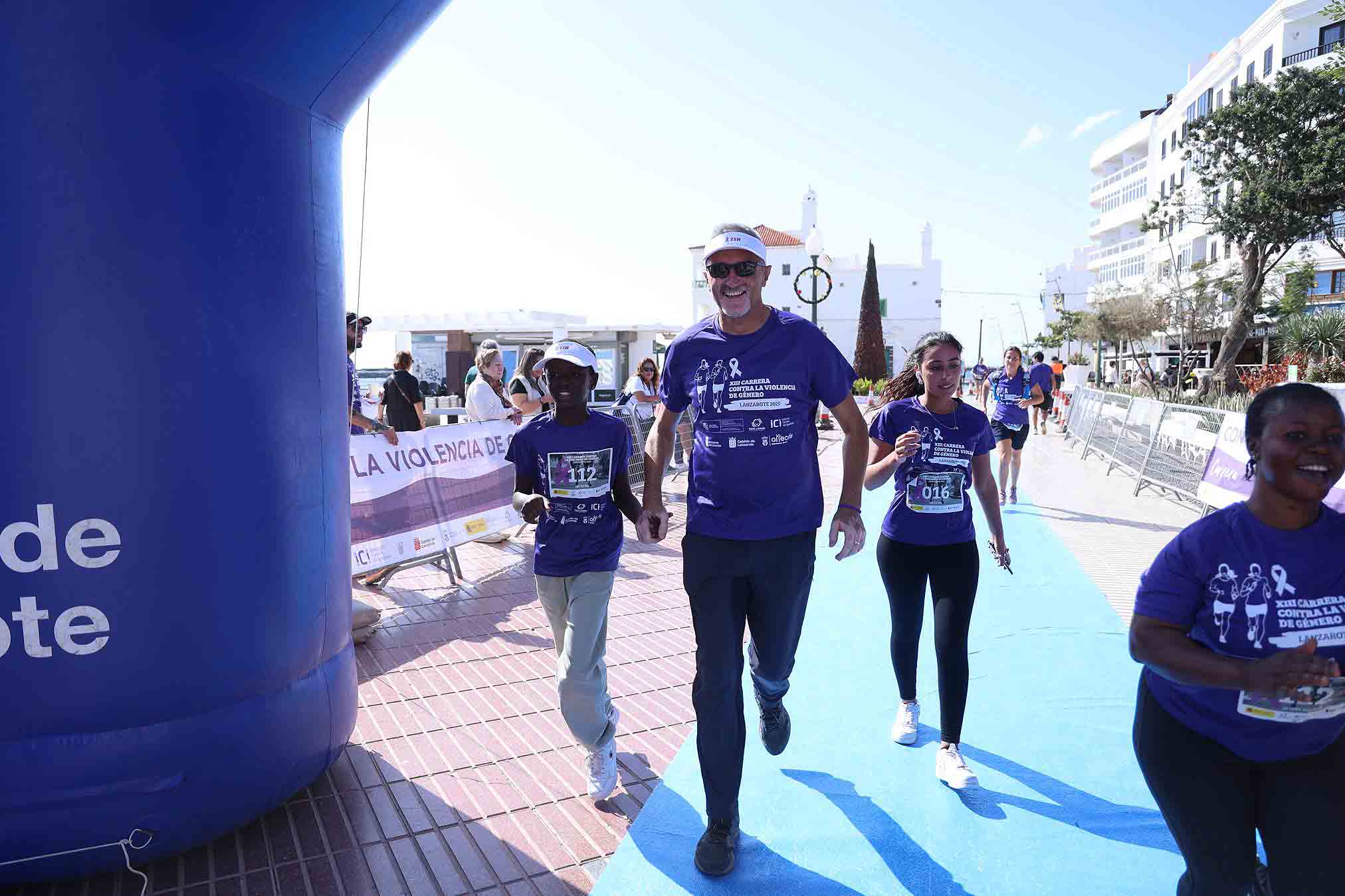 XIII Carrera Contra la Violencia de Género en Arrecife. Foto: La Voz XIII Carrera Contra la Violencia de Género en Arrecife. Foto: La Voz