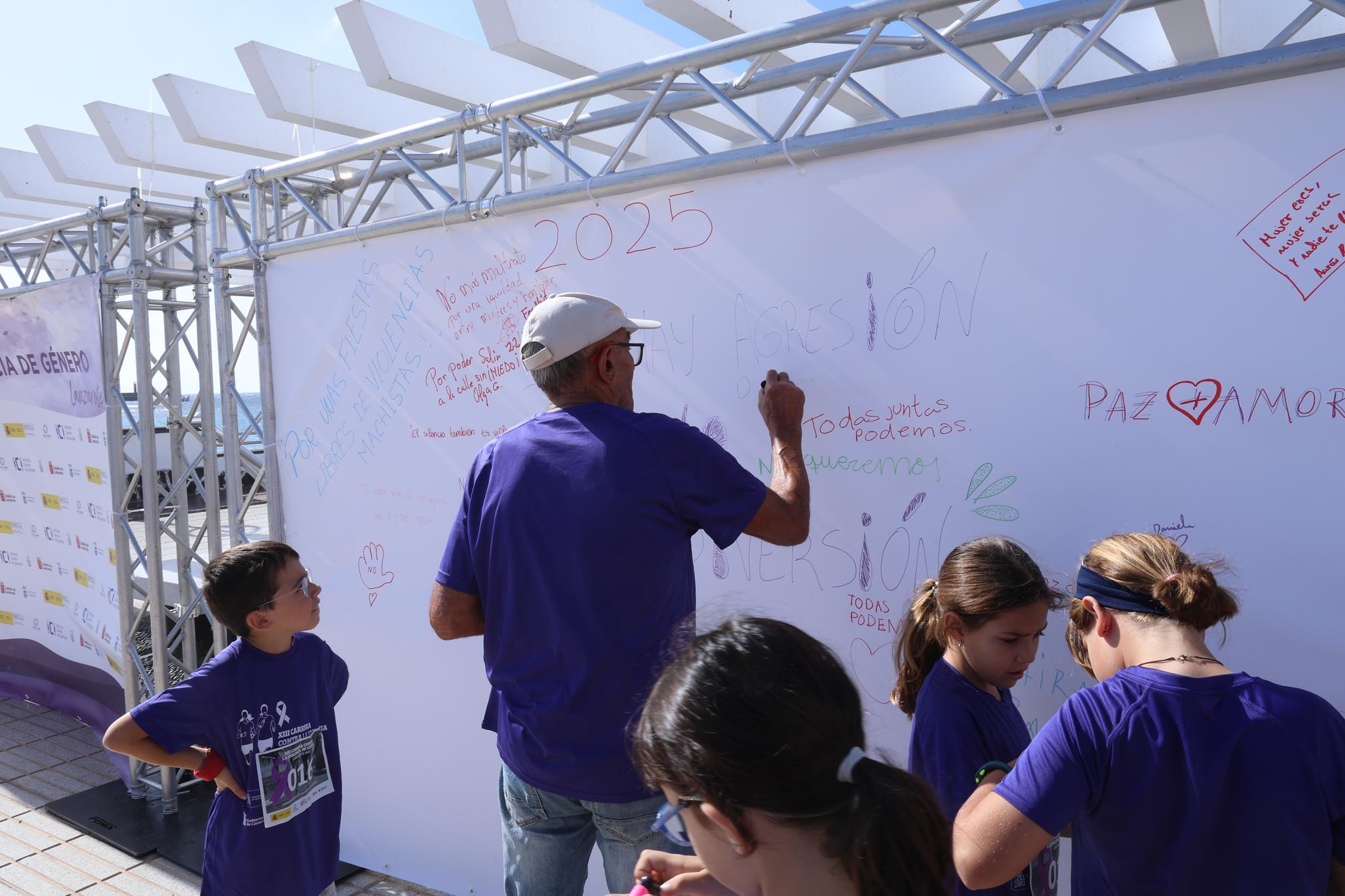 XIII Carrera Contra la Violencia de Género en Arrecife. Foto: La Voz XIII Carrera Contra la Violencia de Género en Arrecife. Foto: La Voz