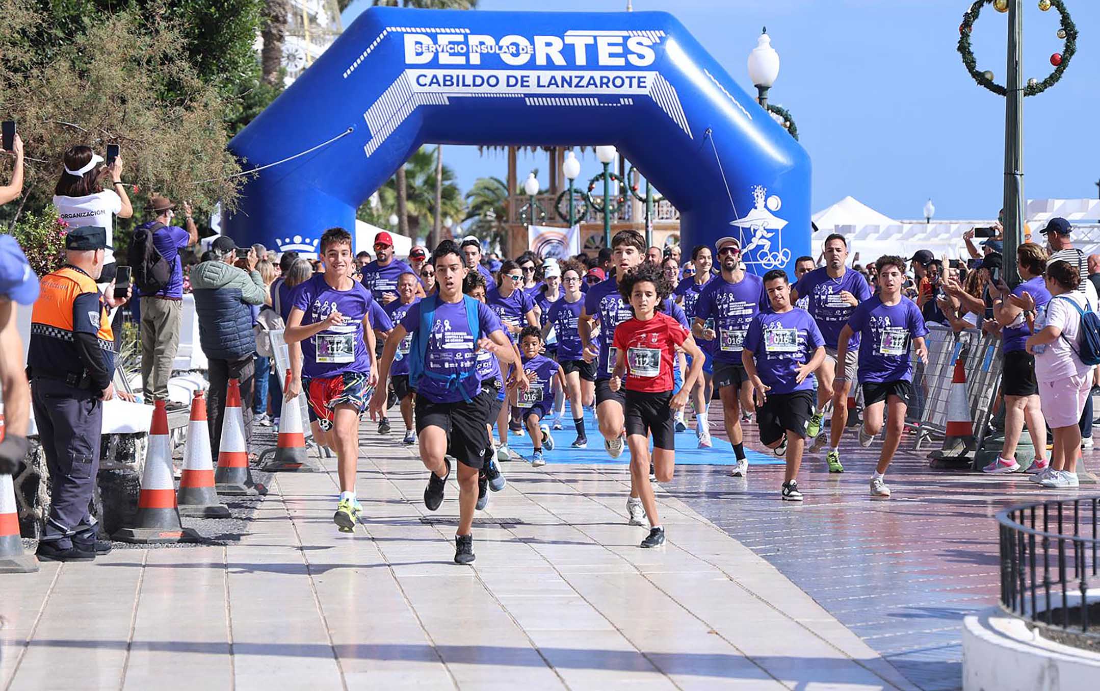 XIII Carrera Contra la Violencia de Género en Arrecife. Foto: La Voz XIII Carrera Contra la Violencia de Género en Arrecife. Foto: La Voz