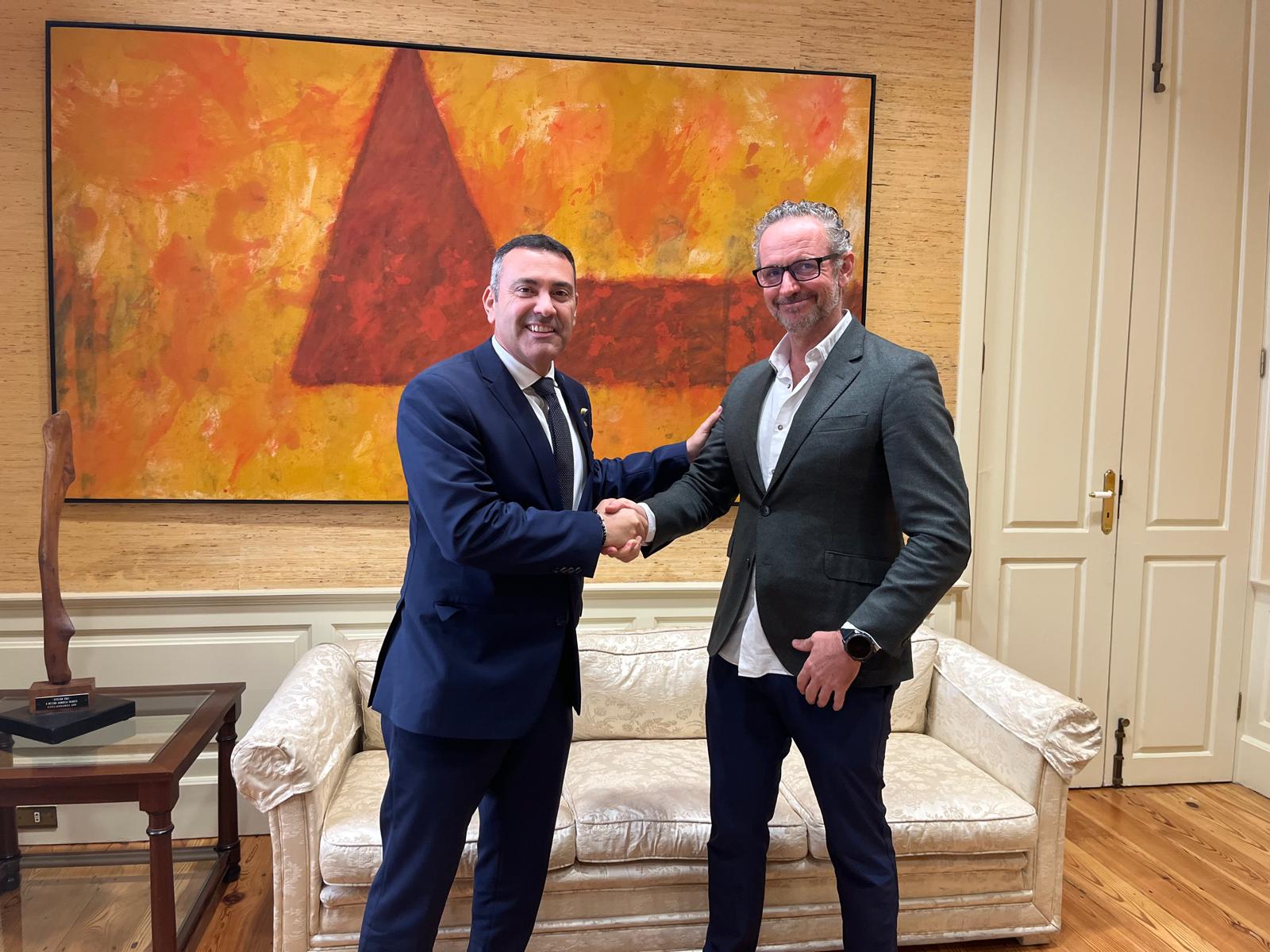 Cabildo y JFT acuerdan retirar el tótem publicitario del entorno del aeropuerto de Lanzarote