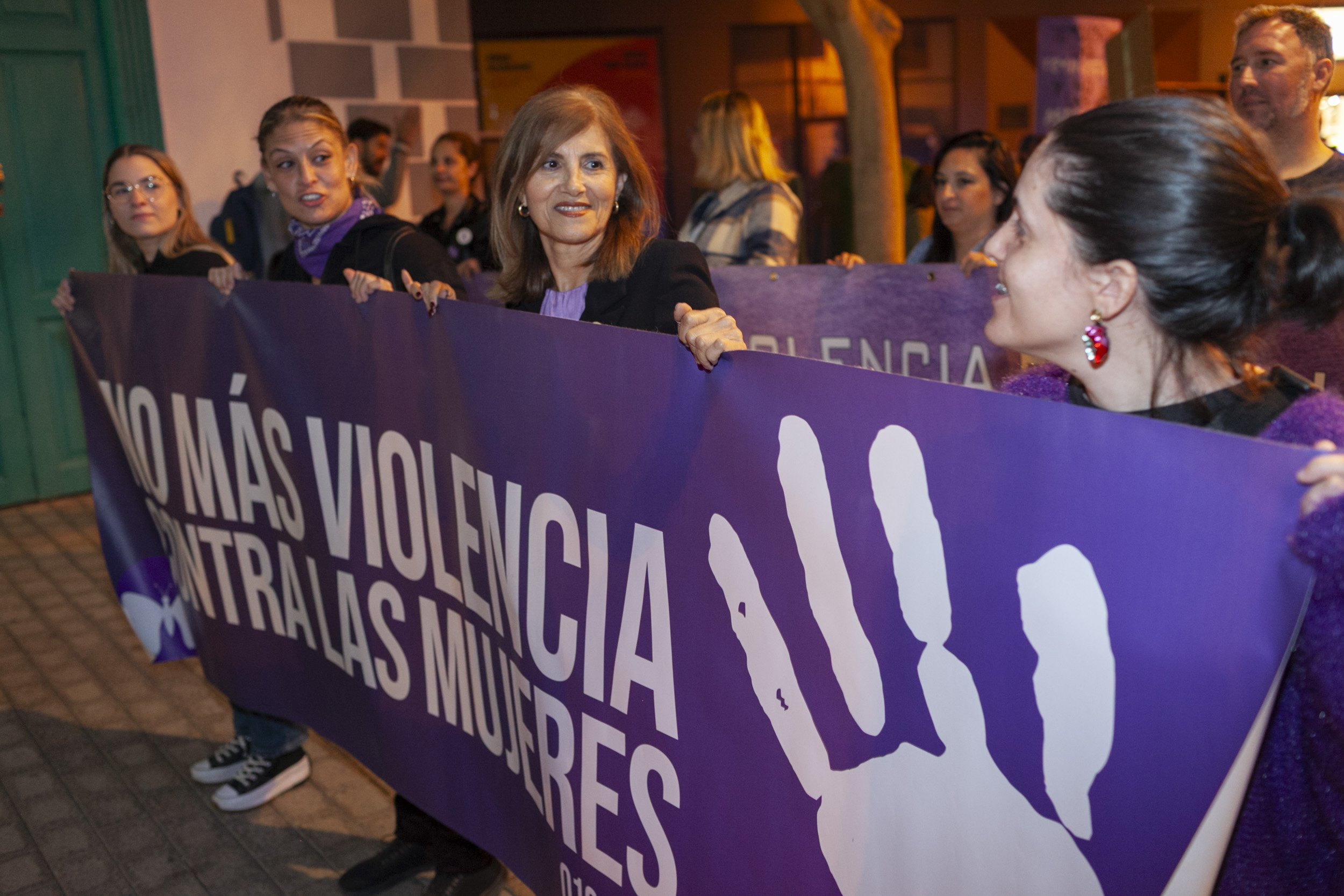 Manifestación contra la violencia machista por el 25N en Lanzarote. Fotos: Juan Mateos.