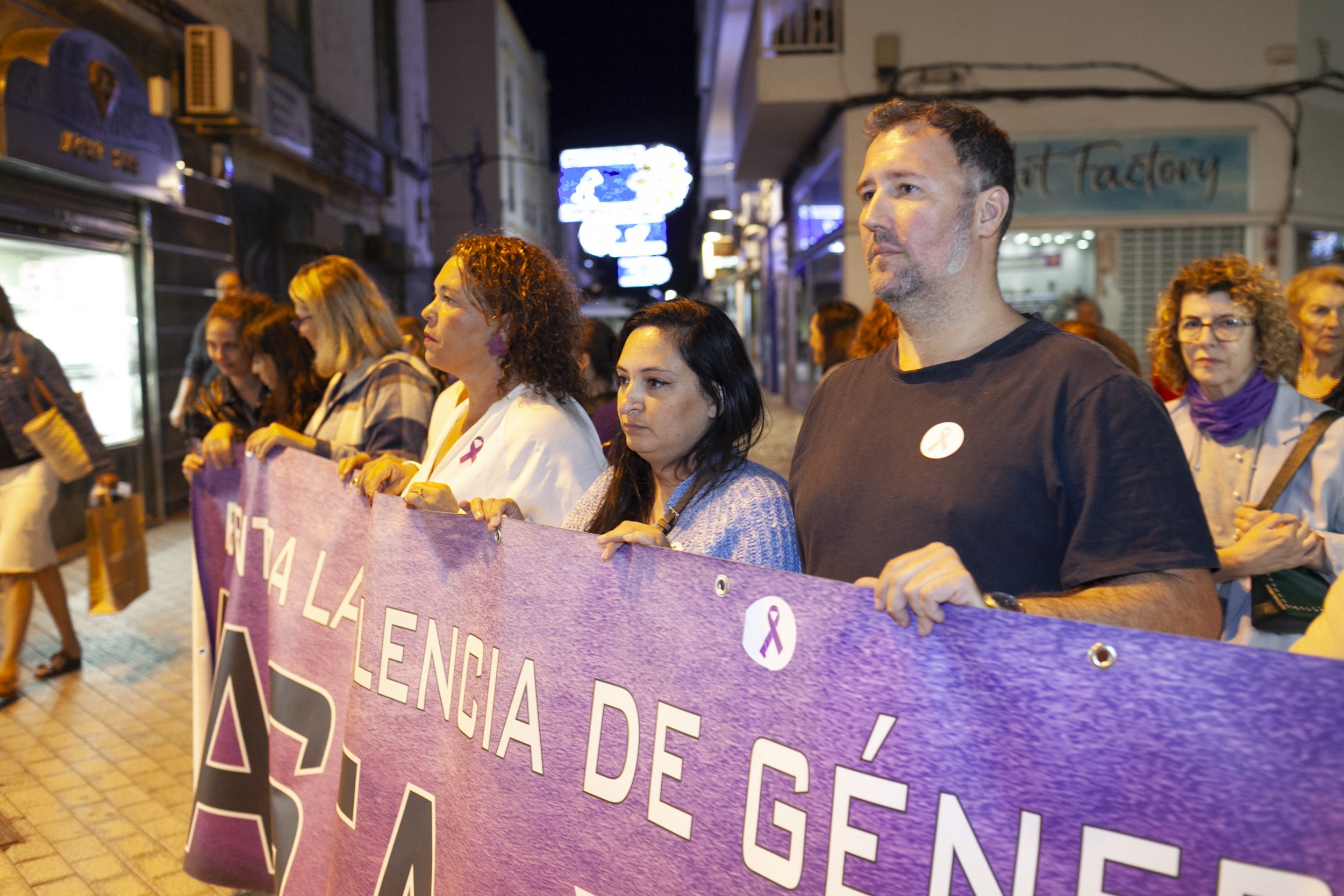 Manifestación contra la violencia machista por el 25N en Lanzarote. Fotos: Juan Mateos.