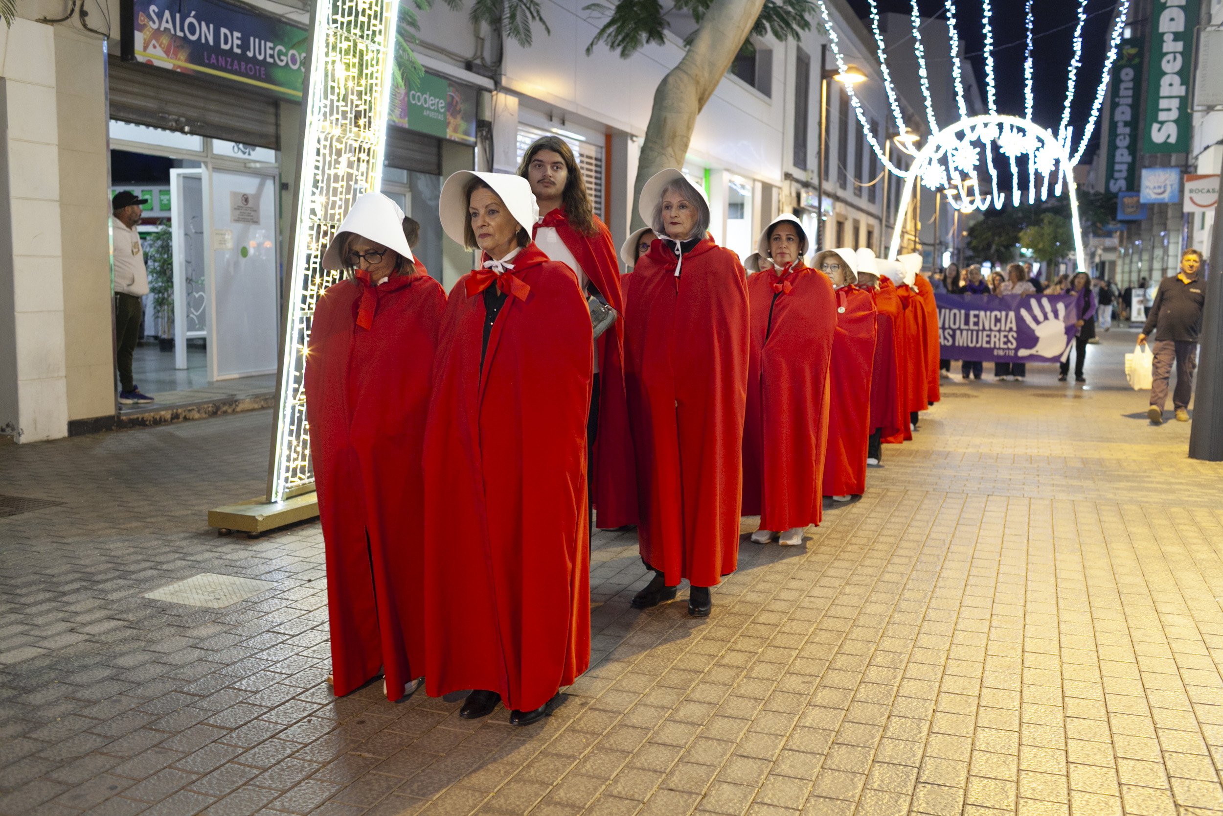 Manifestación contra la violencia machista por el 25N en Lanzarote. Fotos: Juan Mateos.