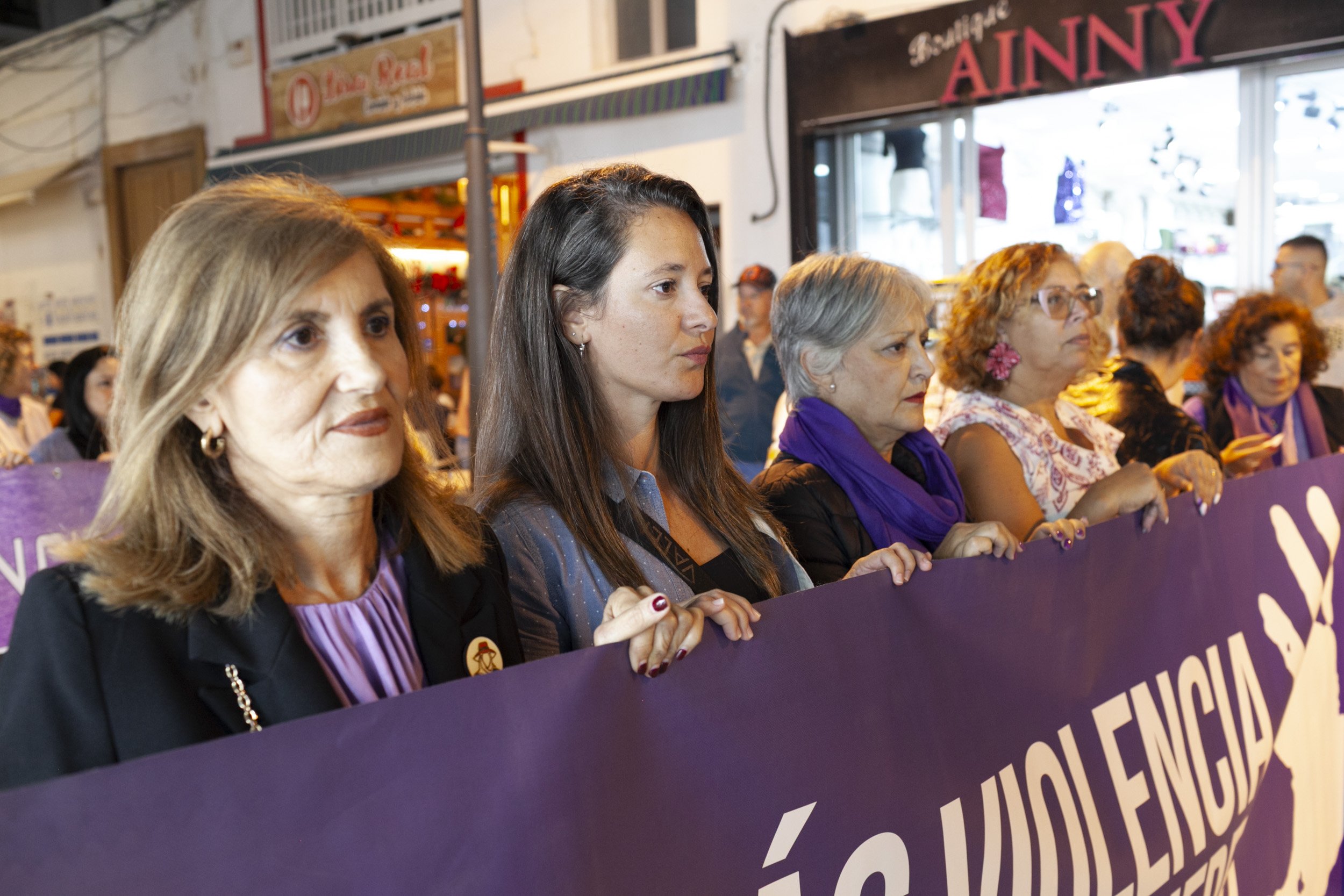 Manifestación contra la violencia machista por el 25N en Lanzarote. Fotos: Juan Mateos.