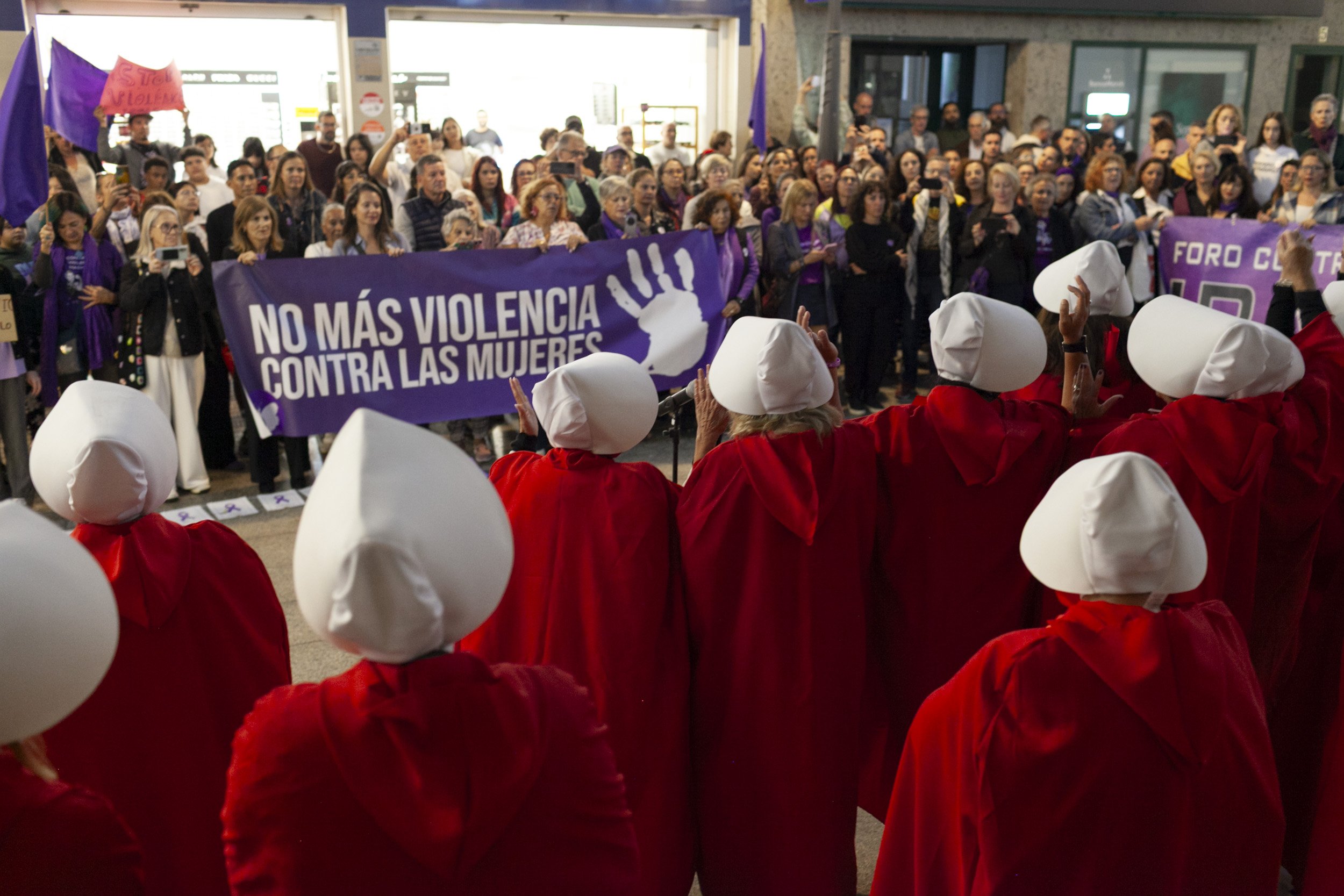 Manifestación contra la violencia machista por el 25N en Lanzarote. Fotos: Juan Mateos.