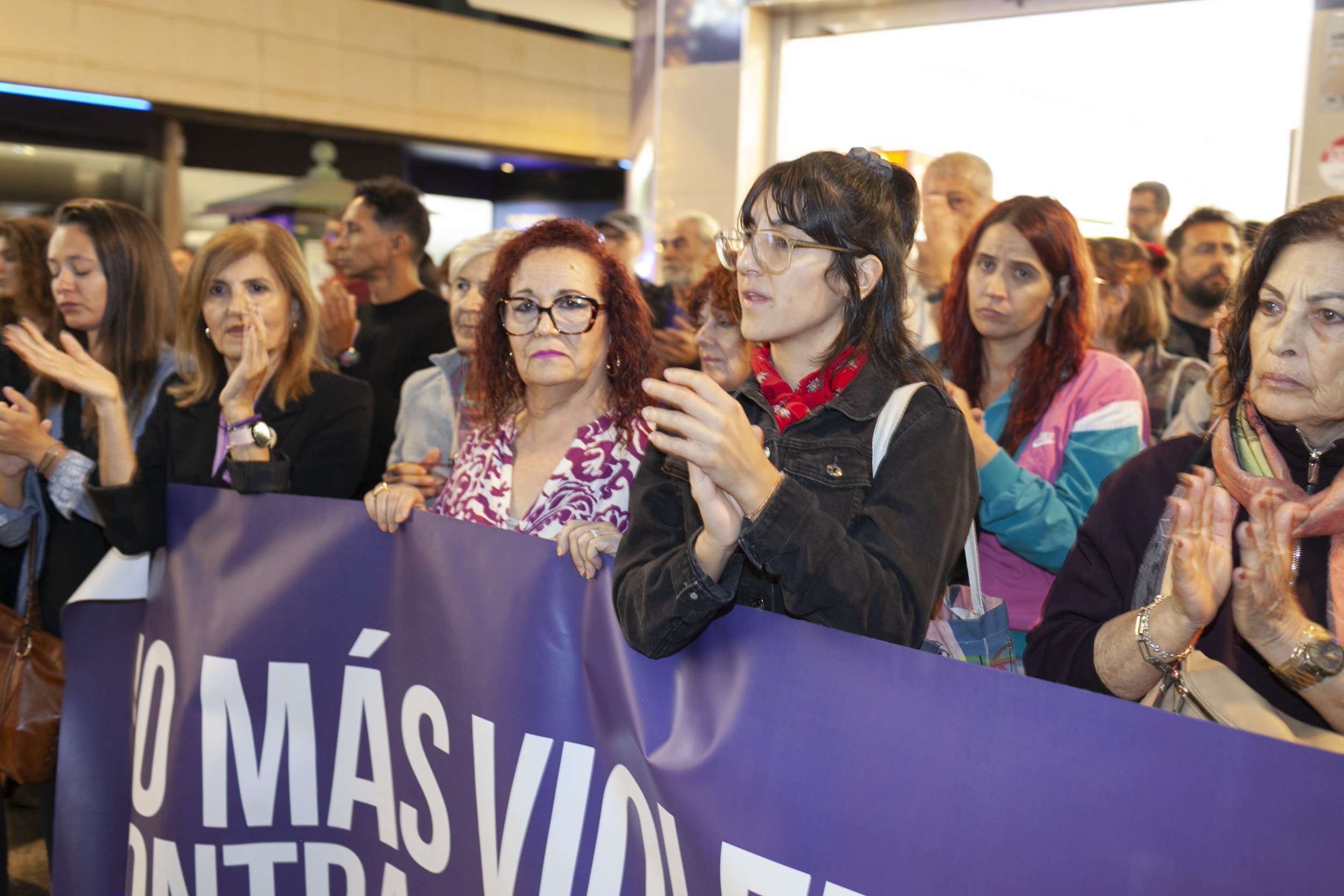 Manifestación contra la violencia machista por el 25N en Lanzarote. Fotos: Juan Mateos.