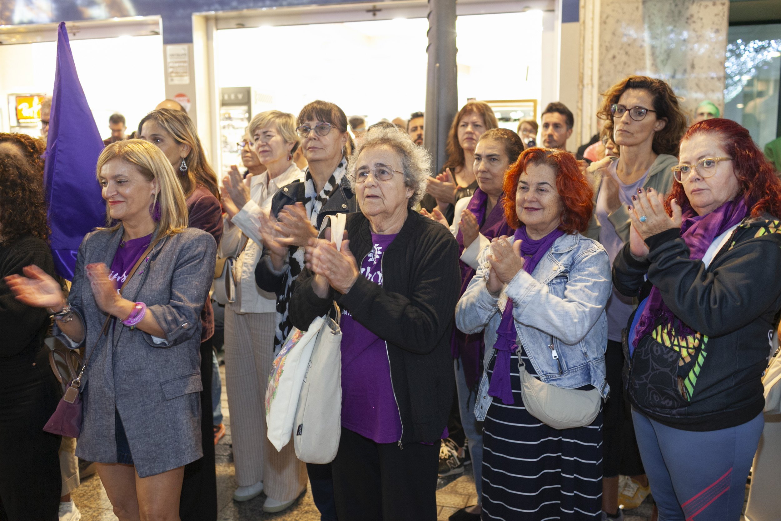 Manifestación contra la violencia machista por el 25N en Lanzarote. Fotos: Juan Mateos.