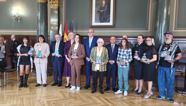 Cintia Machín junto al resto de galardonados Cintia Machín junto al resto de galardonados