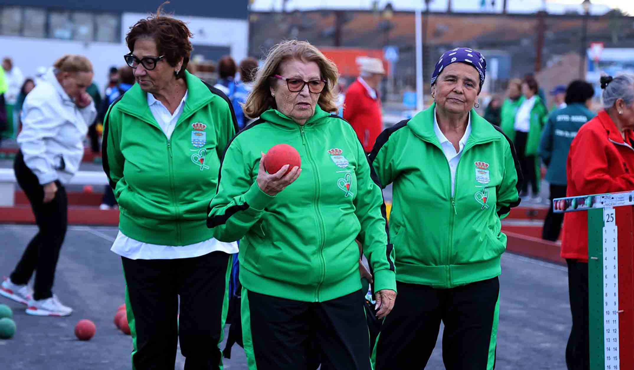XXIV edición del Torneo de Bola Canaria de Madera “Abuelos Conejeros”. Foto: La Voz XXIV edición del Torneo de Bola Canaria de Madera “Abuelos Conejeros”. Foto: La Voz