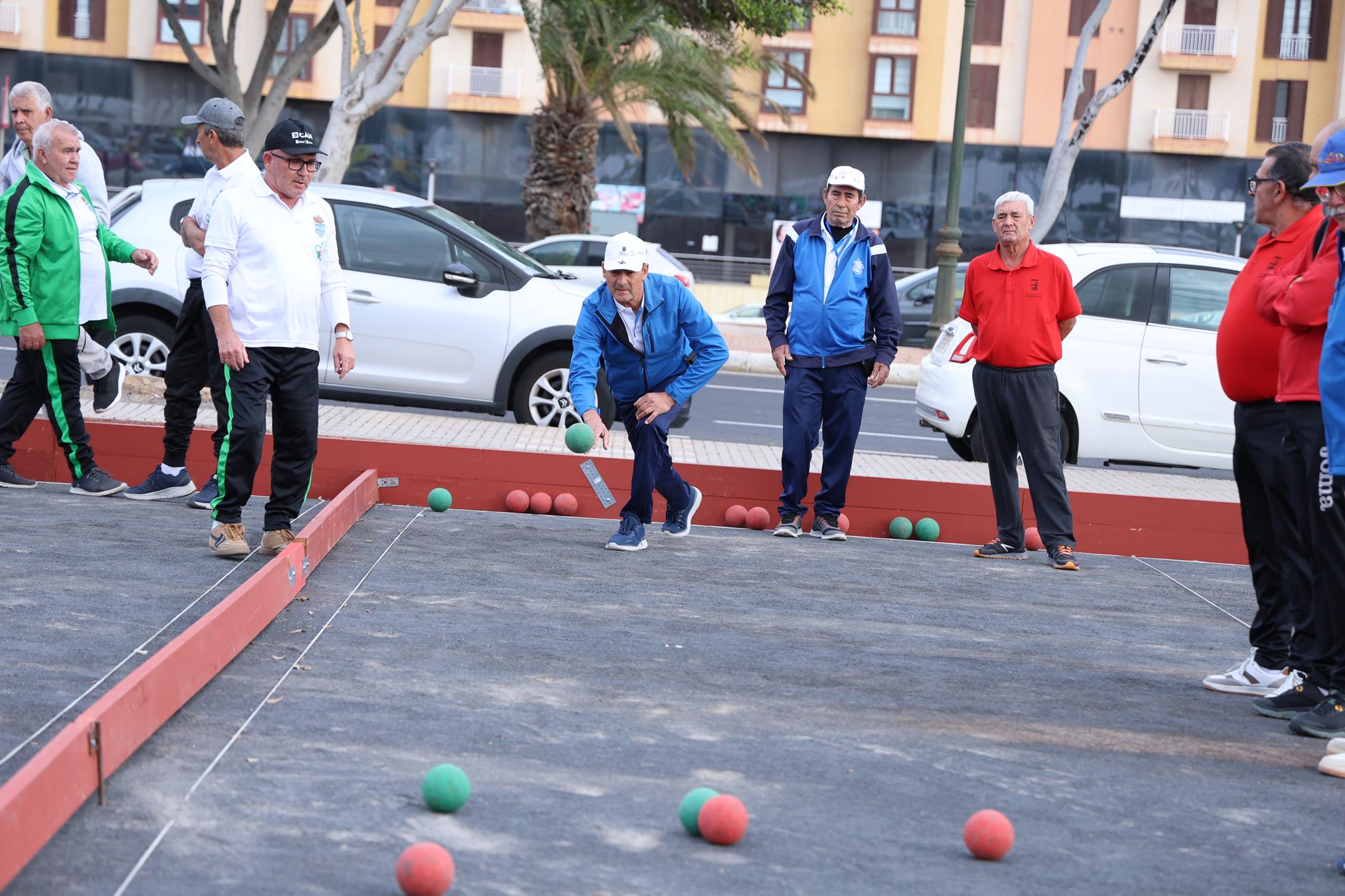 XXIV edición del Torneo de Bola Canaria de Madera “Abuelos Conejeros”. Foto: La Voz XXIV edición del Torneo de Bola Canaria de Madera “Abuelos Conejeros”. Foto: La Voz