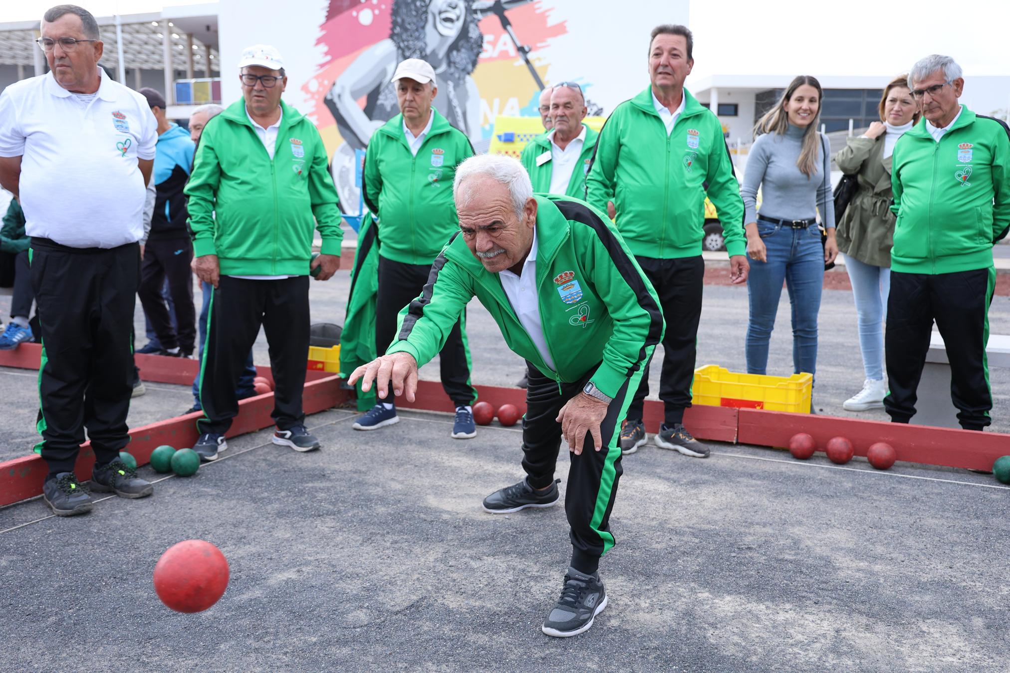 XXIV edición del Torneo de Bola Canaria de Madera “Abuelos Conejeros”. Foto: La Voz XXIV edición del Torneo de Bola Canaria de Madera “Abuelos Conejeros”. Foto: La Voz